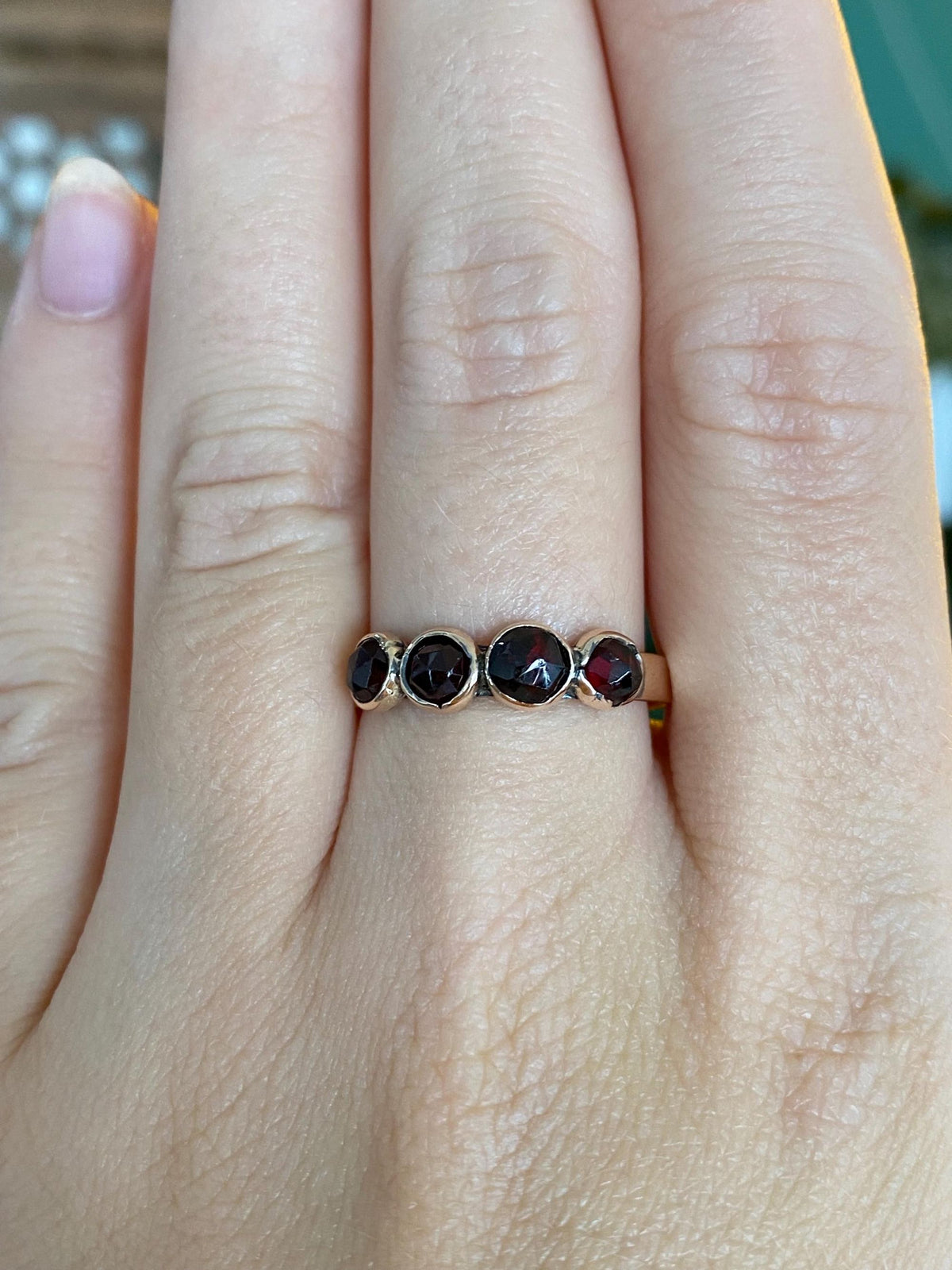 Vintage Solid 9k Rosey Gold Garnet Row Ring - Size 9.25