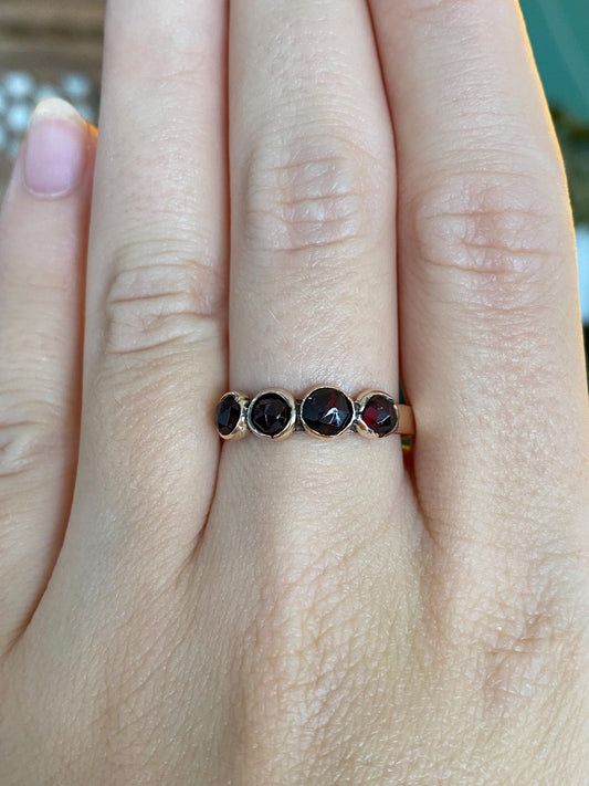 Vintage Solid 9k Rosey Gold Garnet Row Ring - Size 9.25
