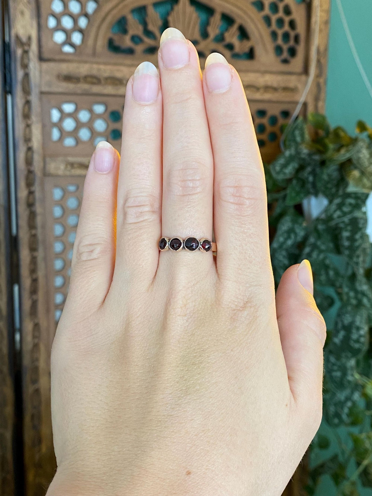 Vintage Solid 9k Rosey Gold Garnet Row Ring - Size 9.25