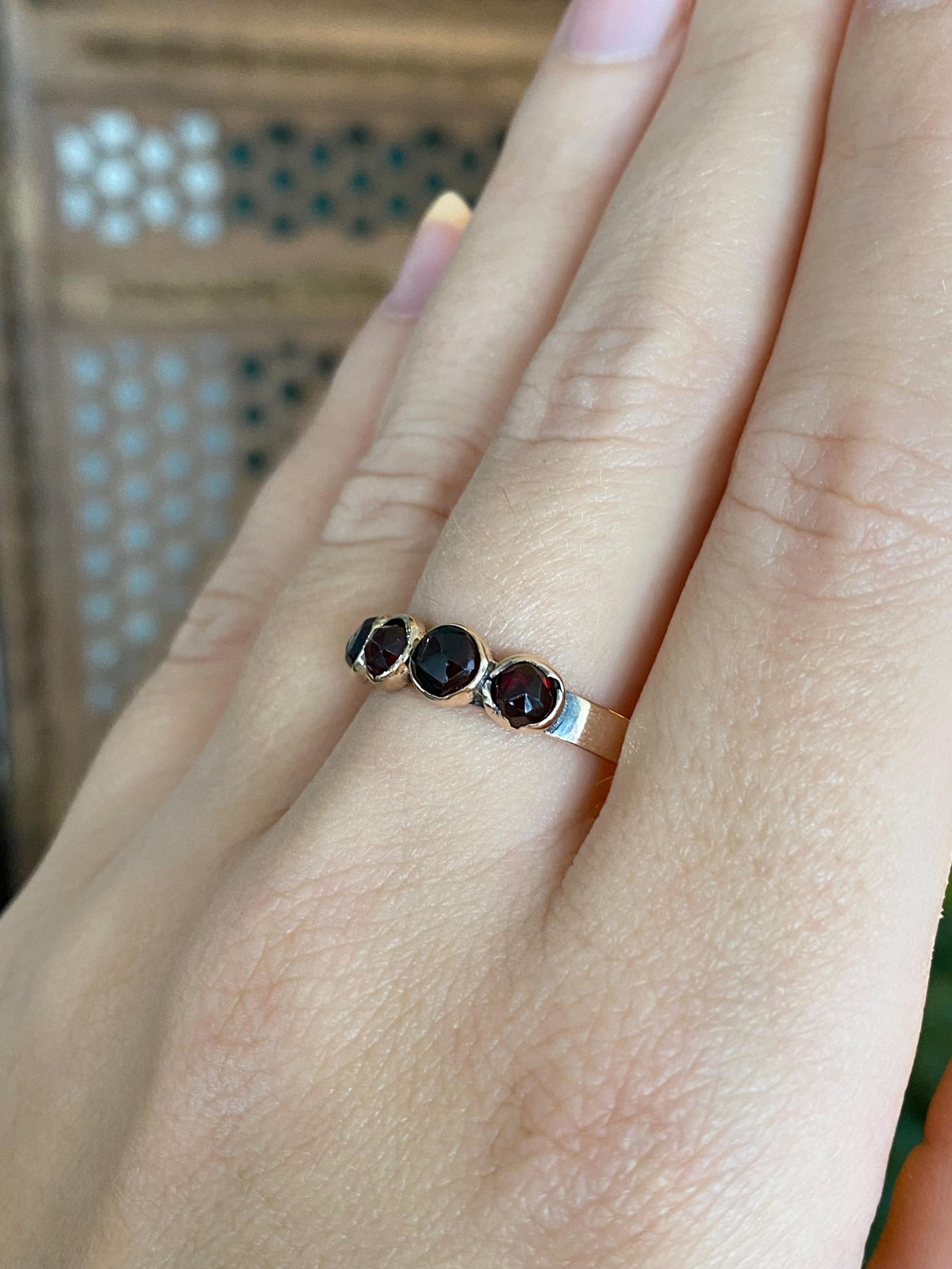 Vintage Solid 9k Rosey Gold Garnet Row Ring - Size 9.25