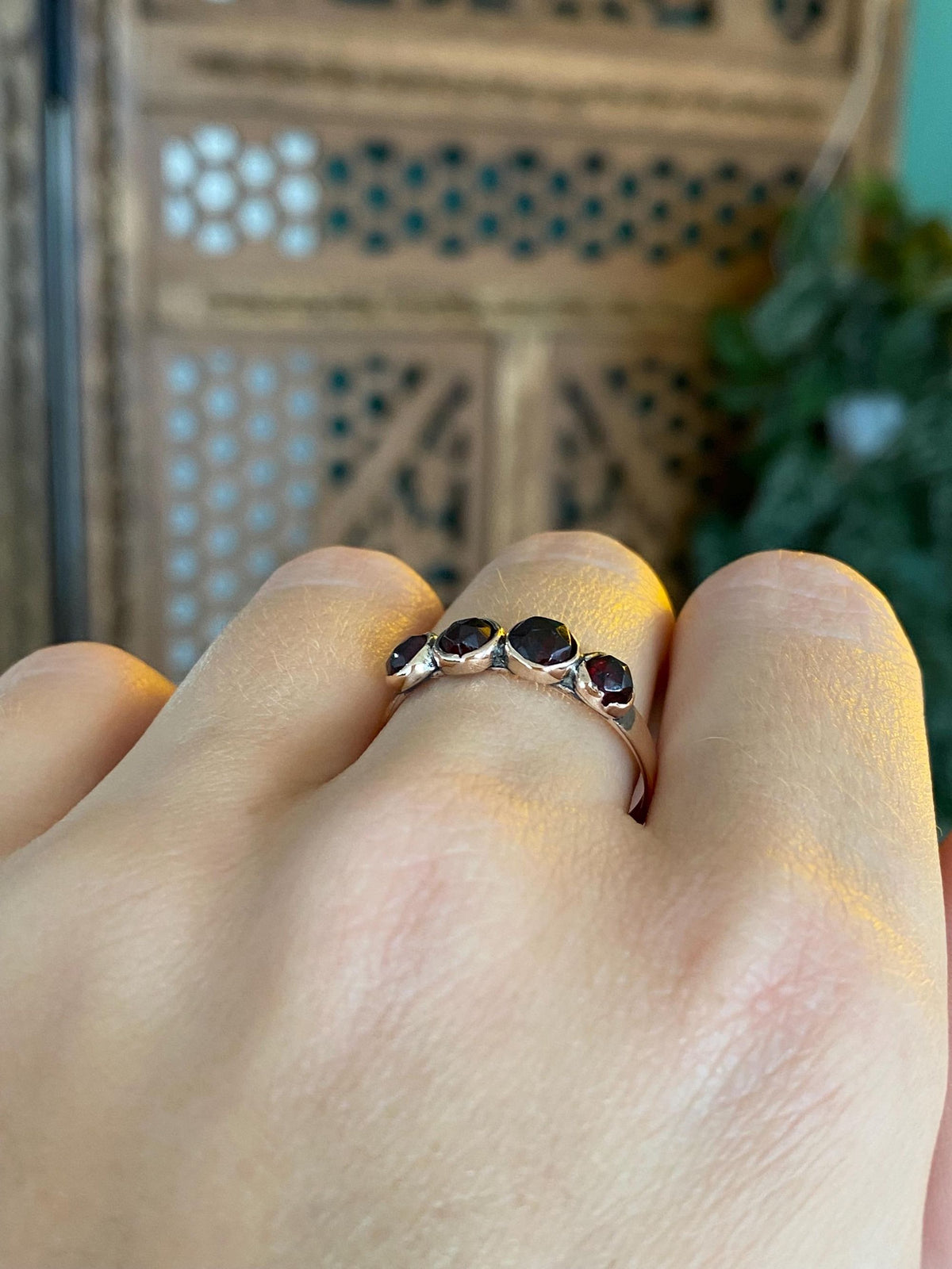 Vintage Solid 9k Rosey Gold Garnet Row Ring - Size 9.25