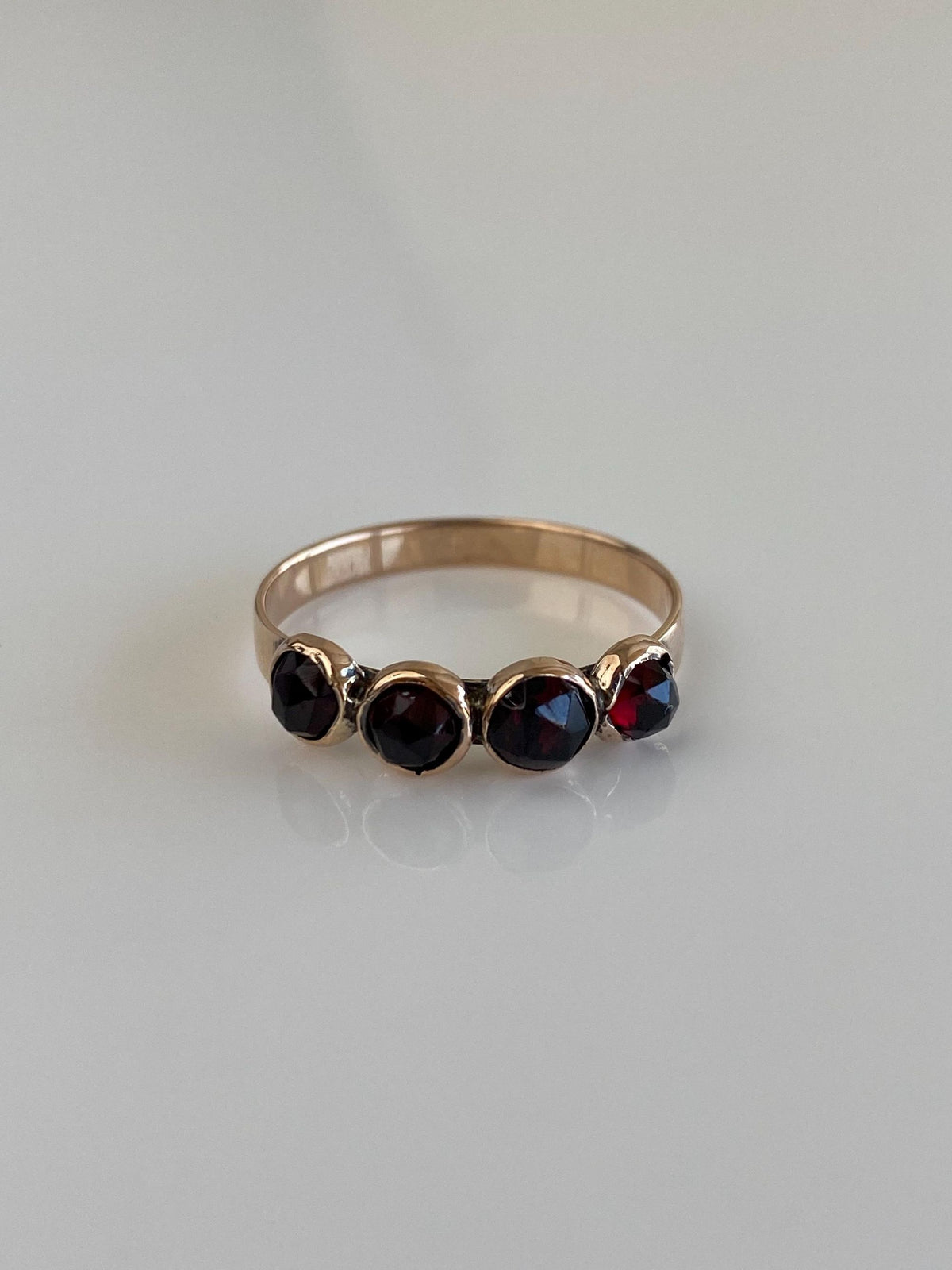Vintage Solid 9k Rosey Gold Garnet Row Ring - Size 9.25