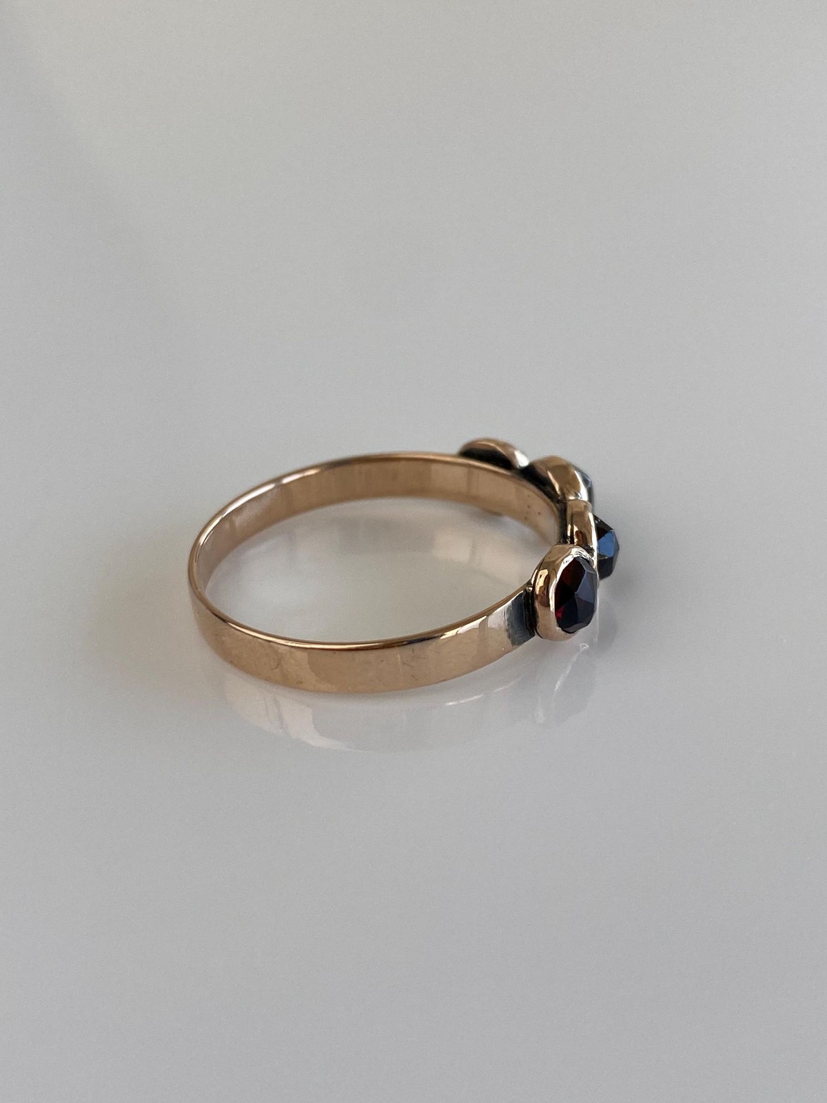 Vintage Solid 9k Rosey Gold Garnet Row Ring - Size 9.25