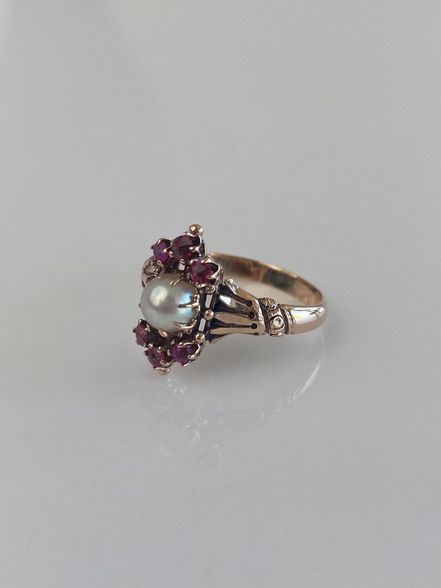 Vintage Solid 9k Rosey Gold Pink Sapphire Pearl Ring - Size 6.75