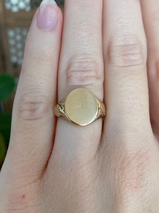 Vintage Solid 14k Yellow Gold Design Signet Ring - Size 5