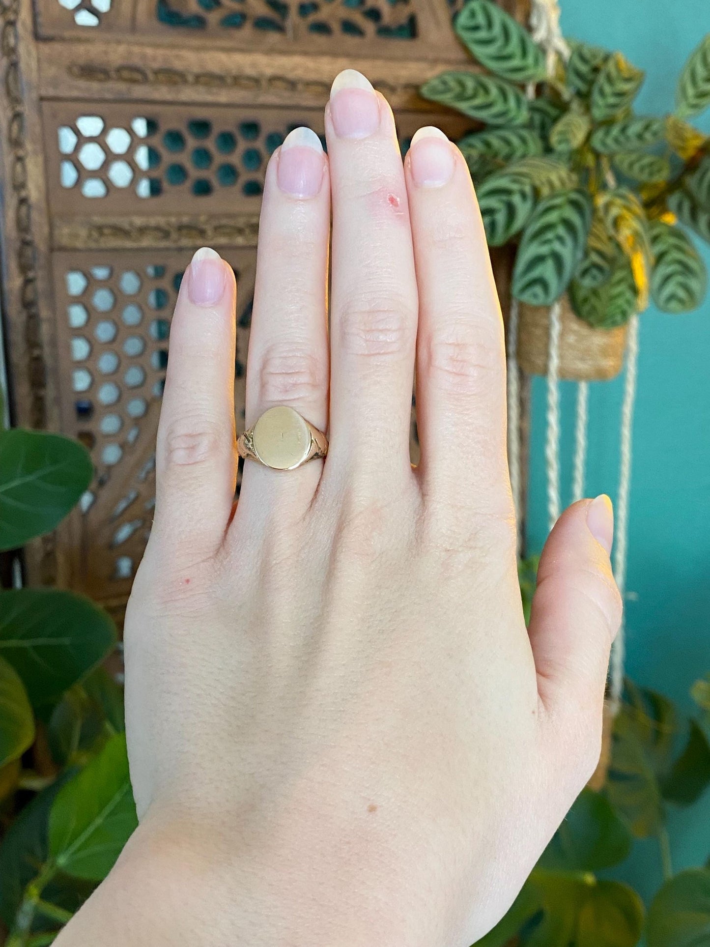 Vintage Solid 14k Yellow Gold Design Signet Ring - Size 5