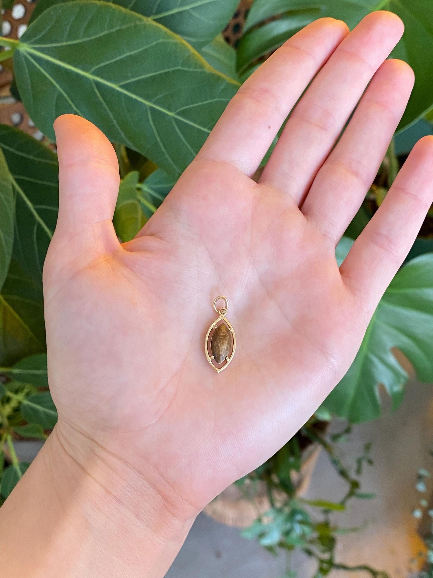 Vintage Solid 14k Yellow Gold Brown Marquis Agate Charm