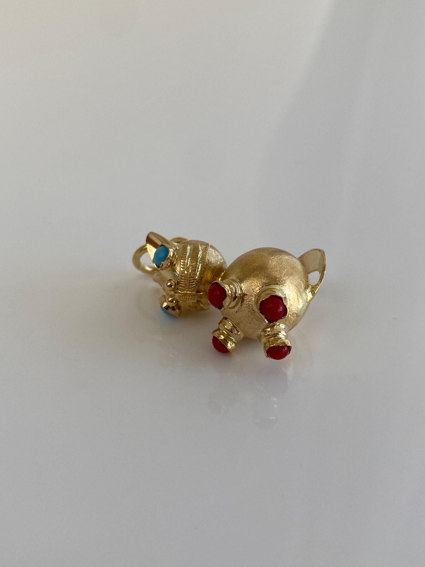Vintage 18k Yellow Gold Turquoise Red Stone Cat Charm