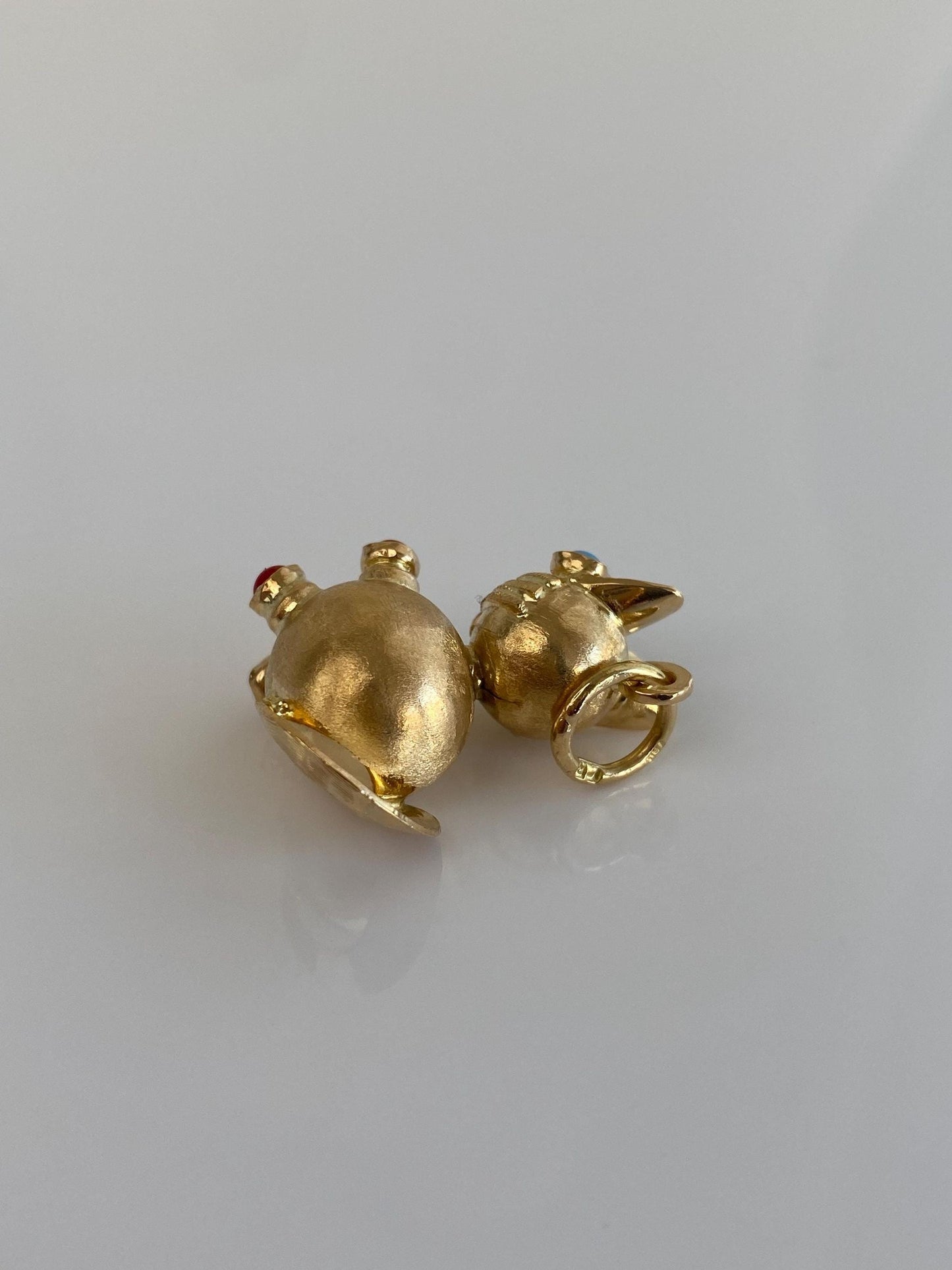 Vintage 18k Yellow Gold Turquoise Red Stone Cat Charm