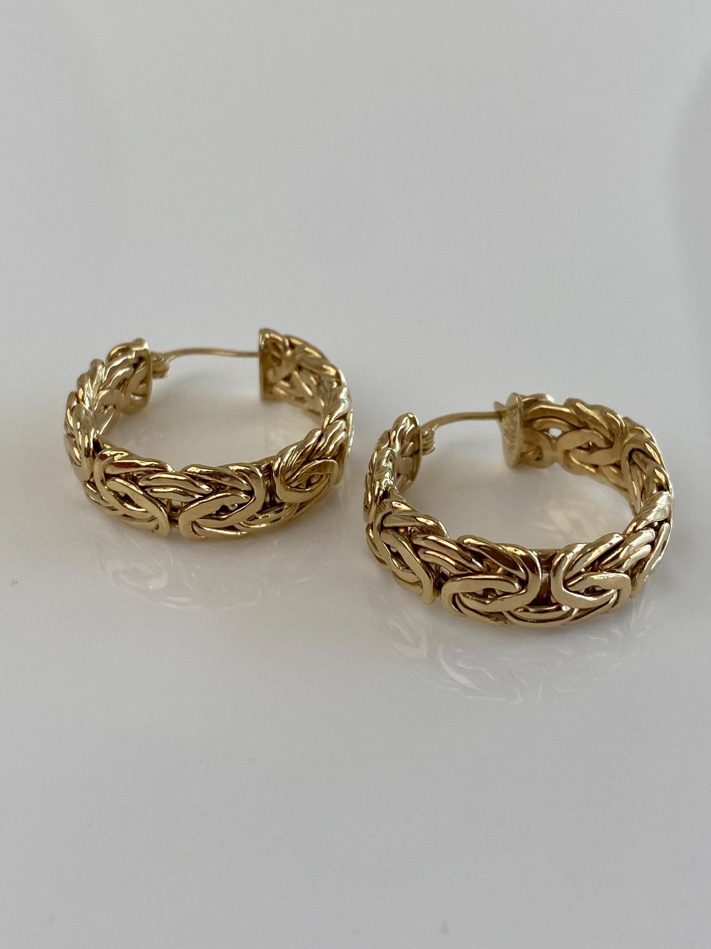 Vintage 14k Yellow Gold Byzantine Chain Hoop Earrings