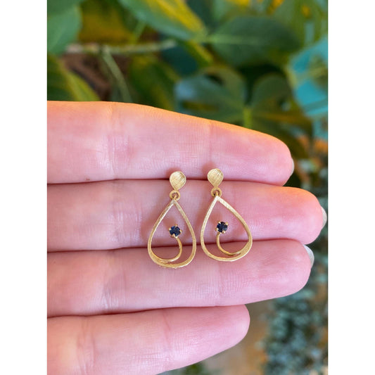 Vintage Solid 14k Yellow Gold Blue Spinel Dangle Stud Earrings