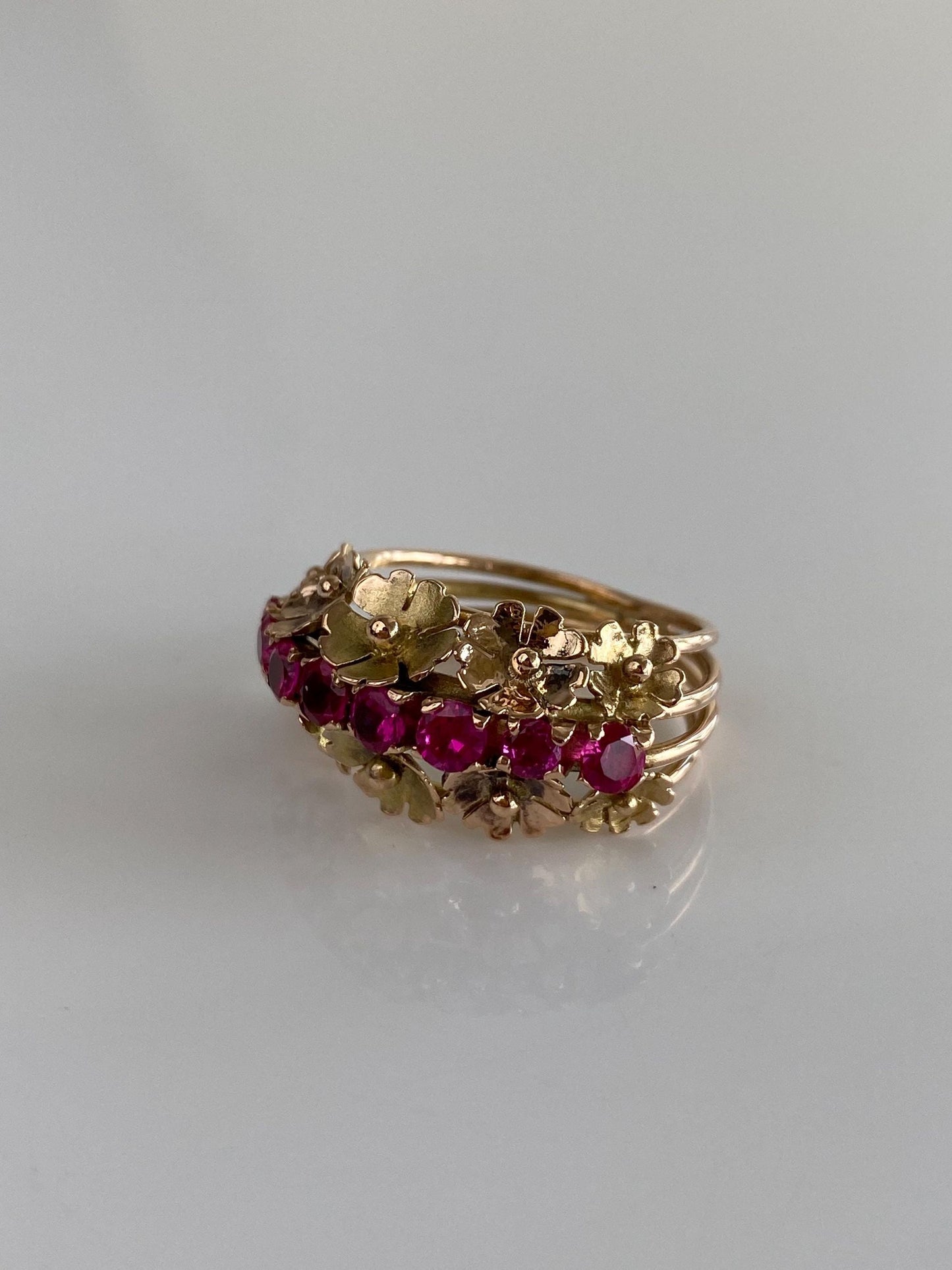 Vintage Solid 10k Yellow Gold Pink Sapphire Flowers Ring - Size 5.75