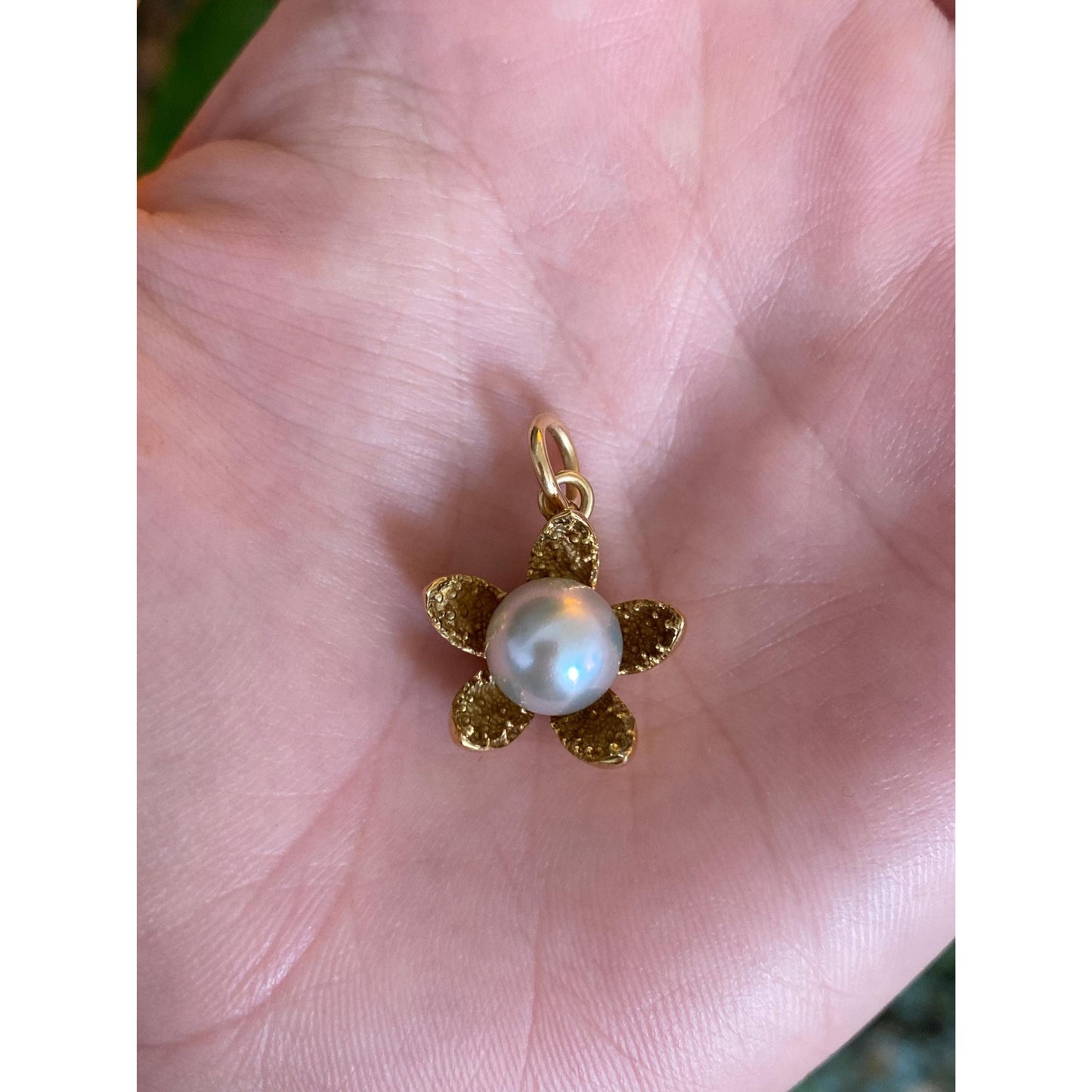Vintage Solid 18k Yellow Gold Pearl Flower Charm
