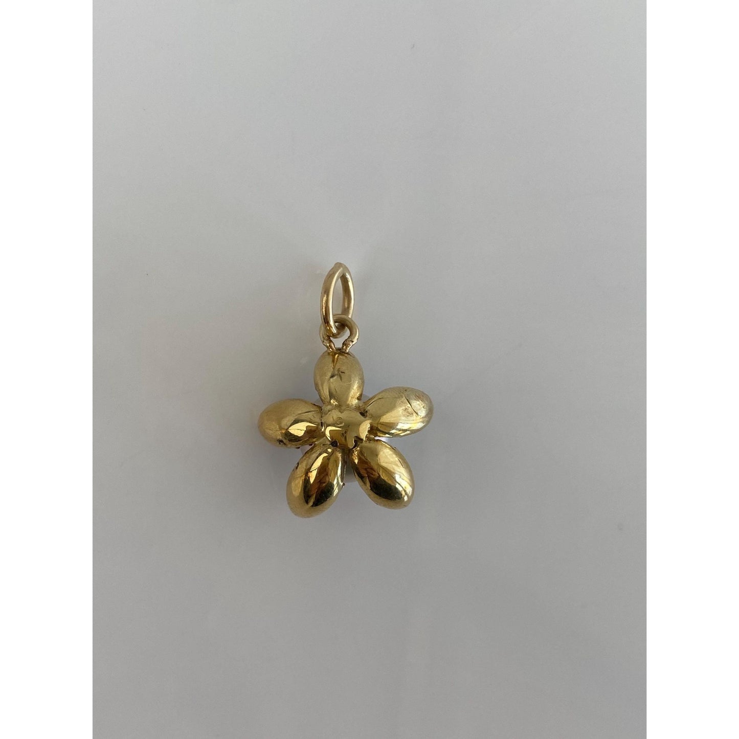 Vintage Solid 18k Yellow Gold Pearl Flower Charm