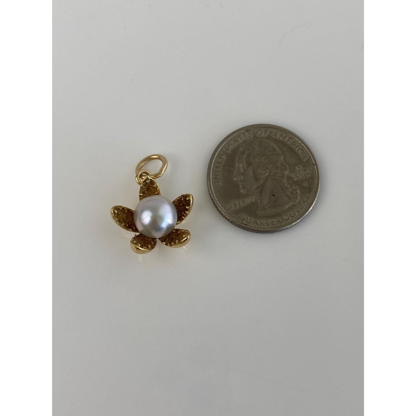 Vintage Solid 18k Yellow Gold Pearl Flower Charm