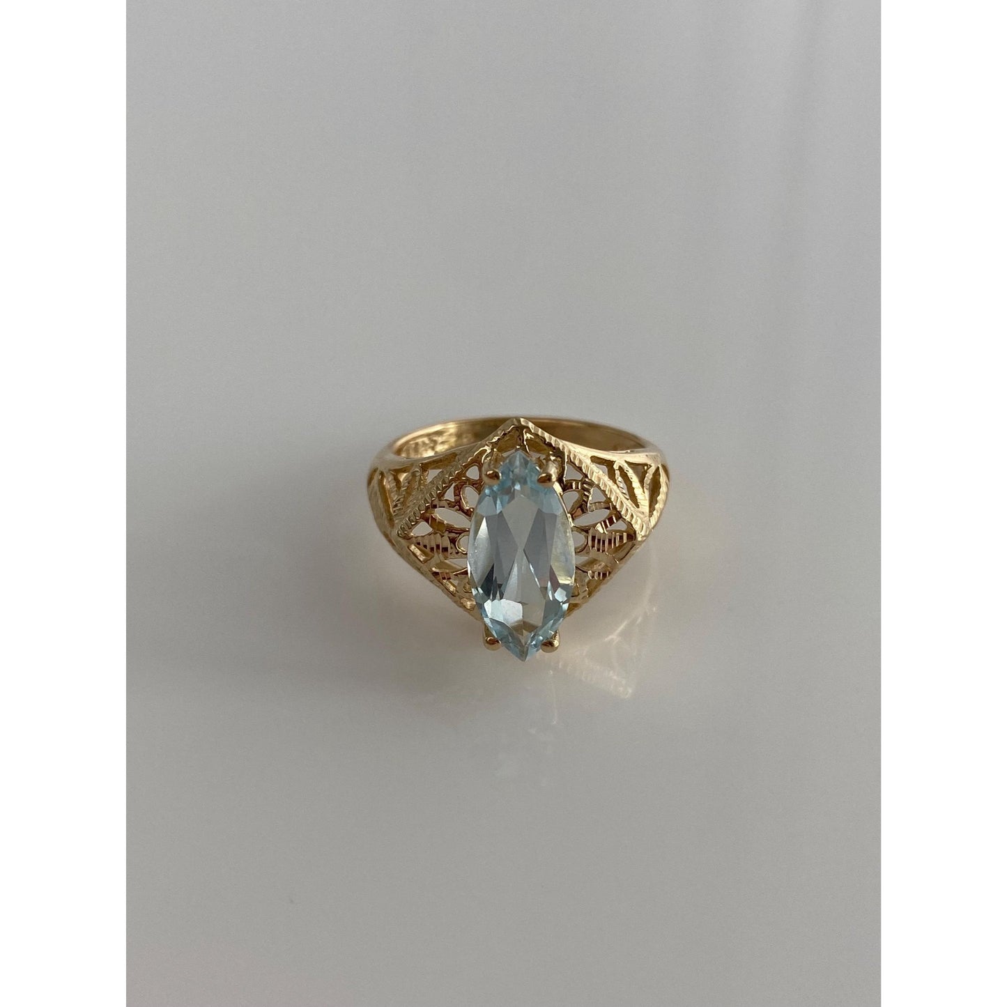 Vintage Solid 14k Yellow Gold Aquamarine Diamond Cut Ring - Size 8