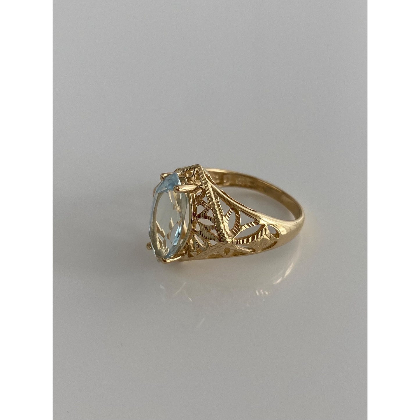 Vintage Solid 14k Yellow Gold Aquamarine Diamond Cut Ring - Size 8