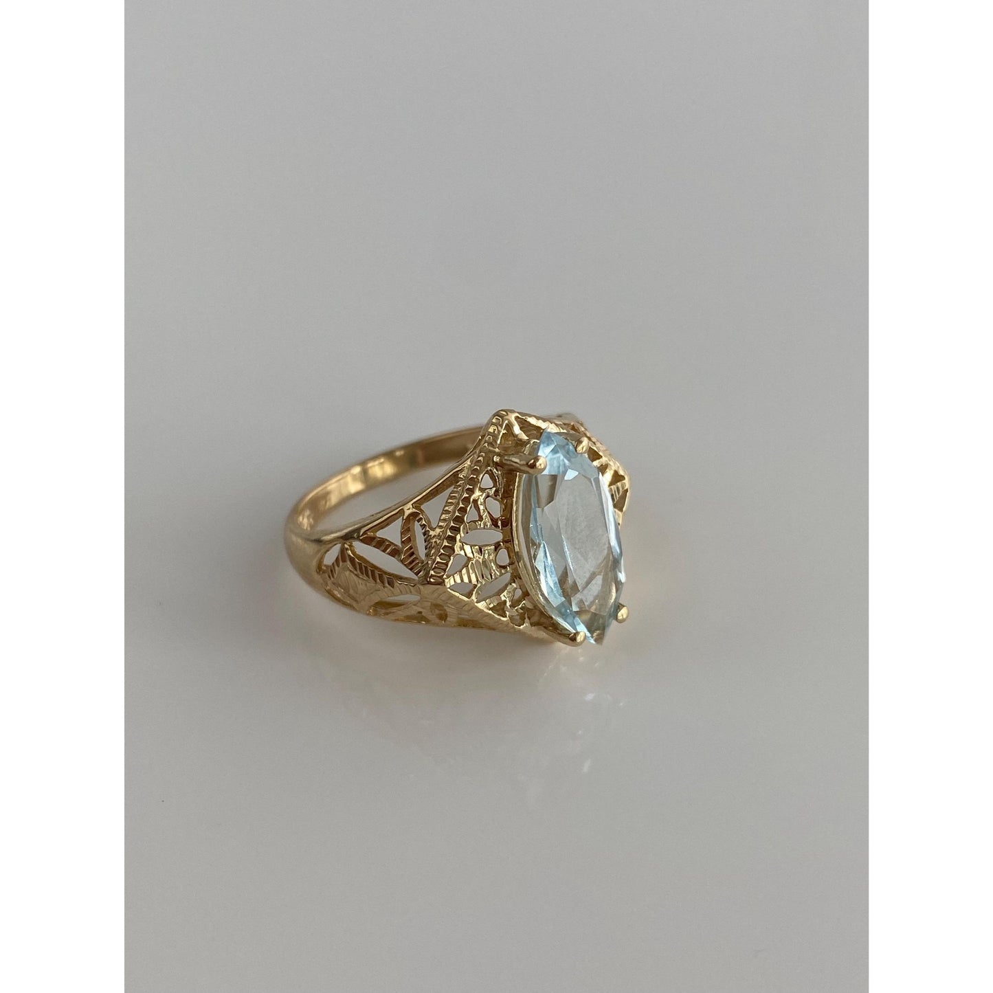 Vintage Solid 14k Yellow Gold Aquamarine Diamond Cut Ring - Size 8