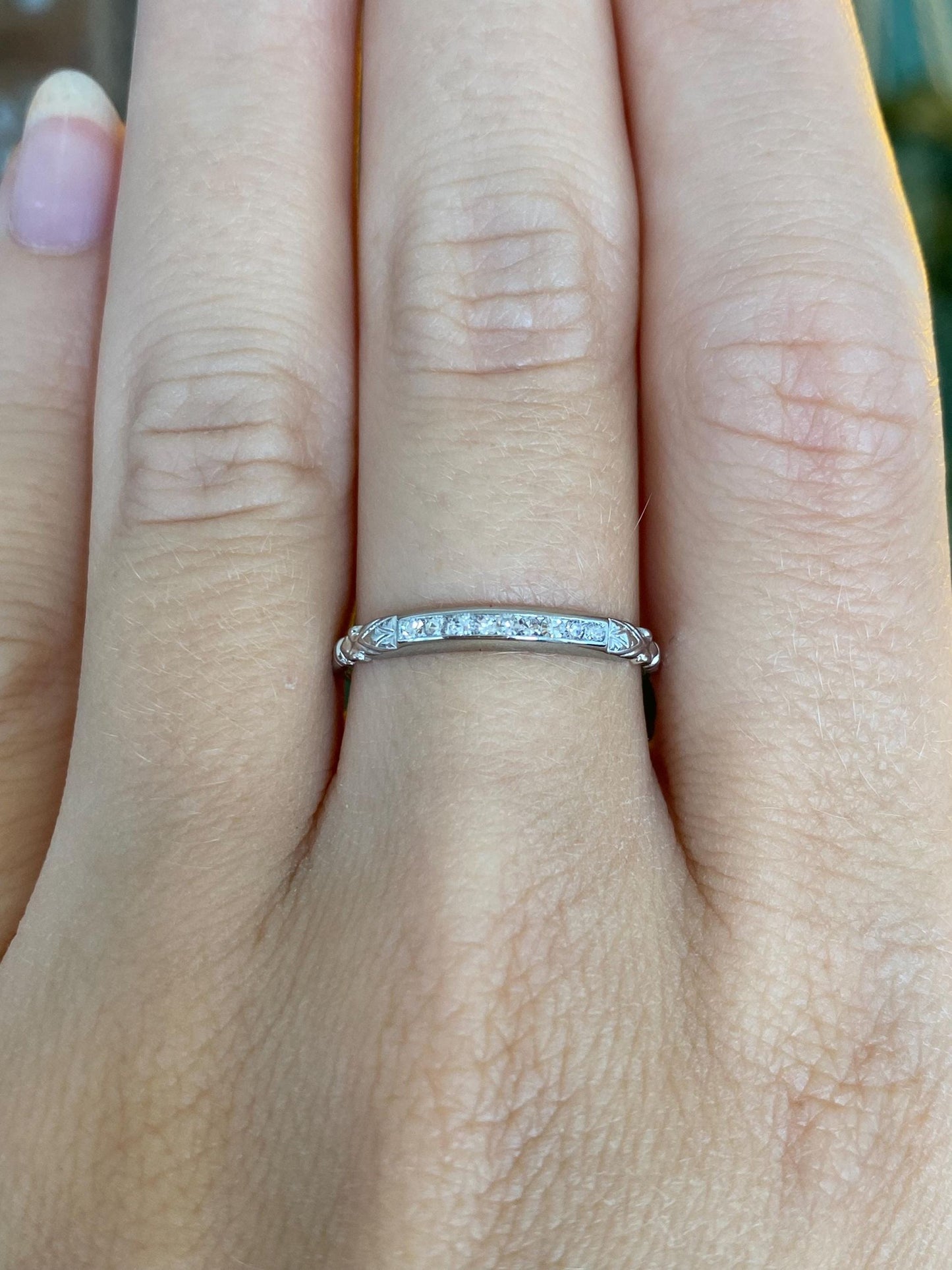 Vintage Solid 18k White Gold Diamond Ring Band - Size 7.75