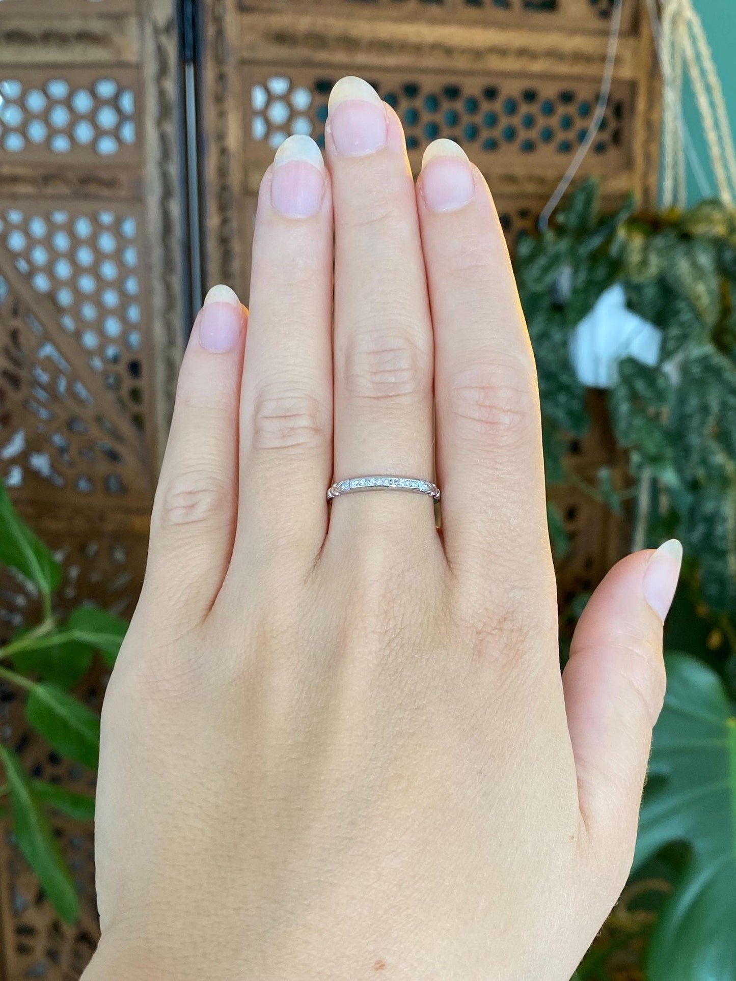 Vintage Solid 18k White Gold Diamond Ring Band - Size 7.75