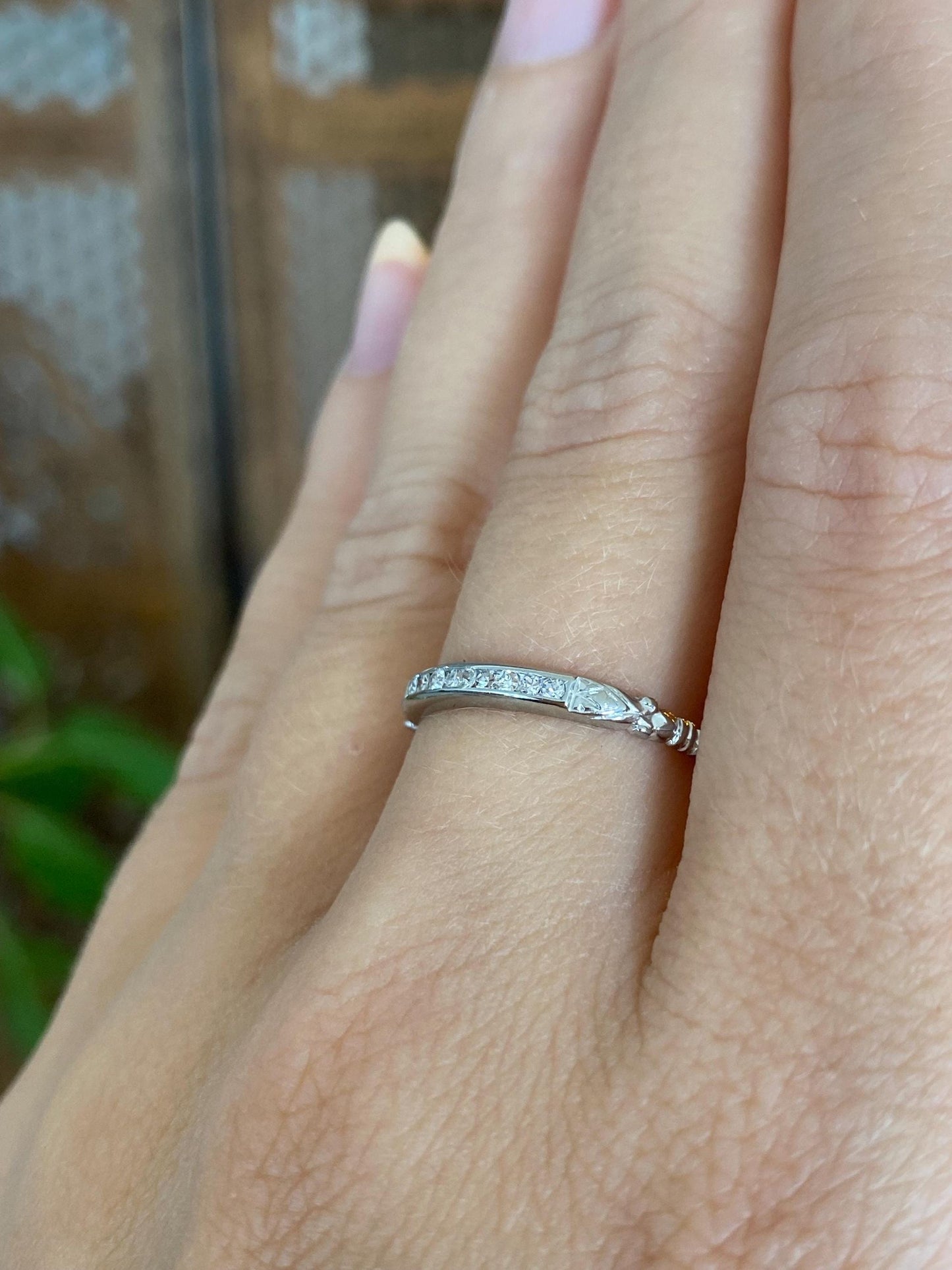 Vintage Solid 18k White Gold Diamond Ring Band - Size 7.75