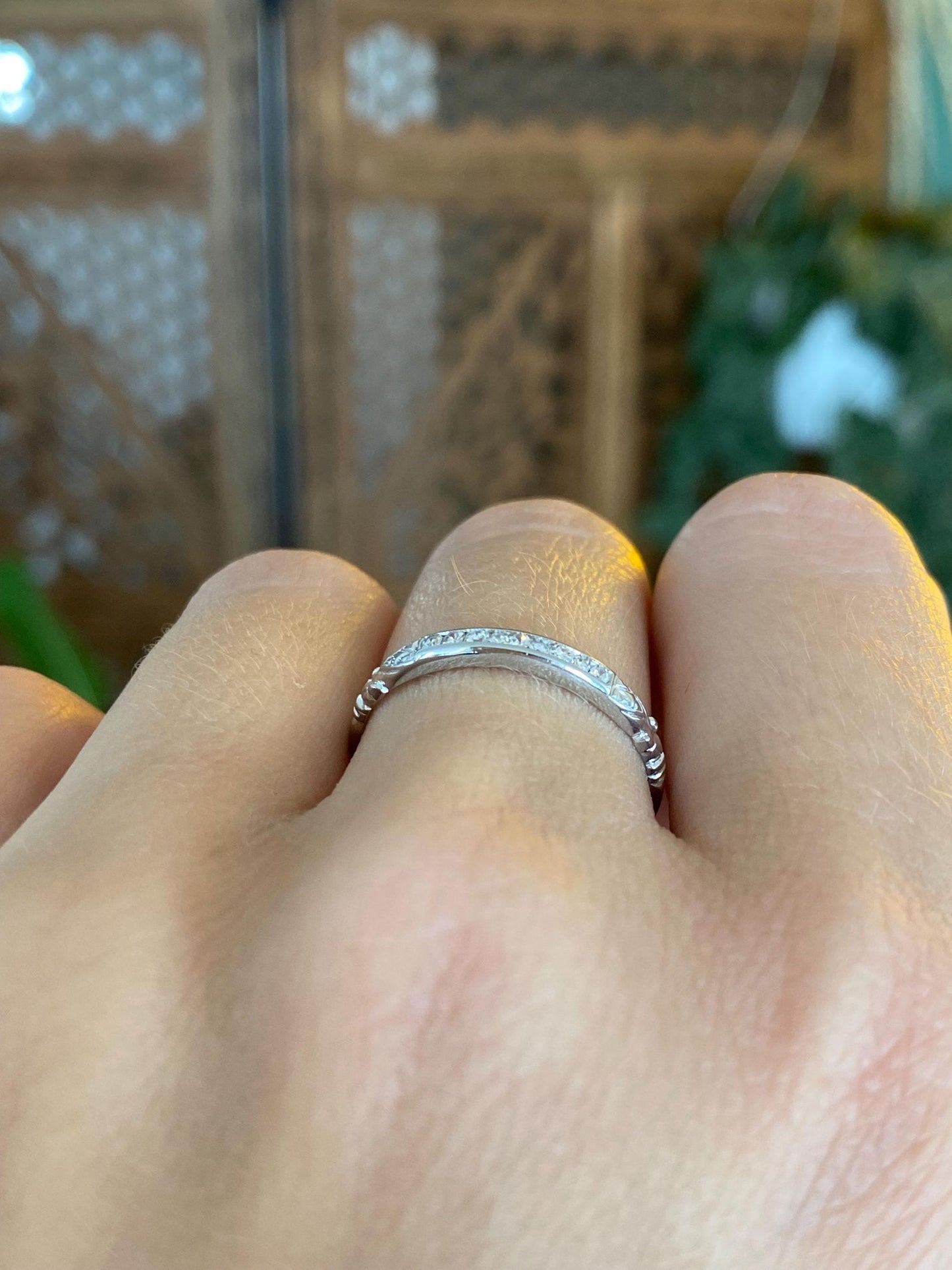 Vintage Solid 18k White Gold Diamond Ring Band - Size 7.75
