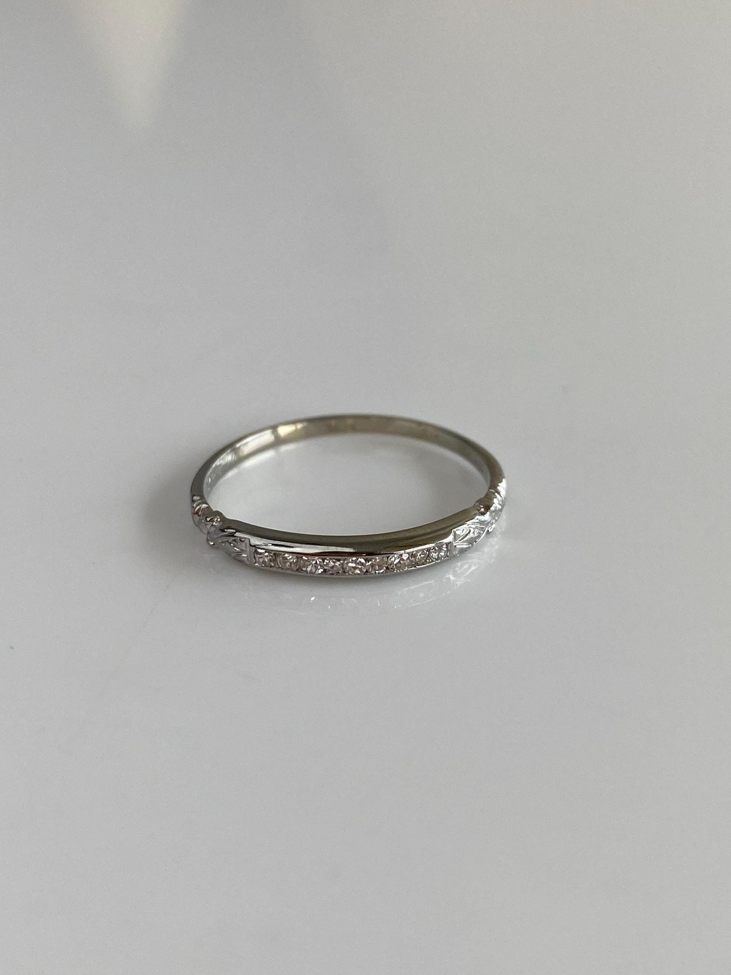 Vintage Solid 18k White Gold Diamond Ring Band - Size 7.75