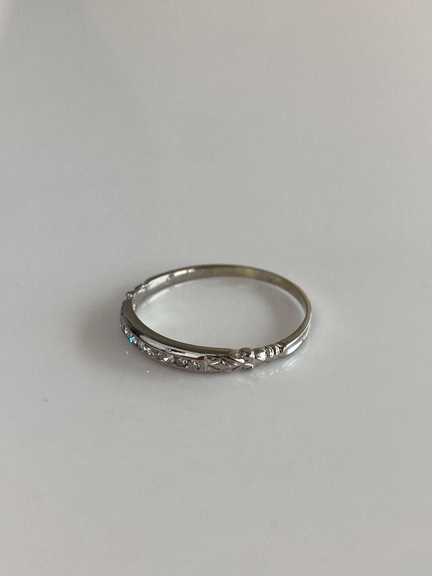 Vintage Solid 18k White Gold Diamond Ring Band - Size 7.75