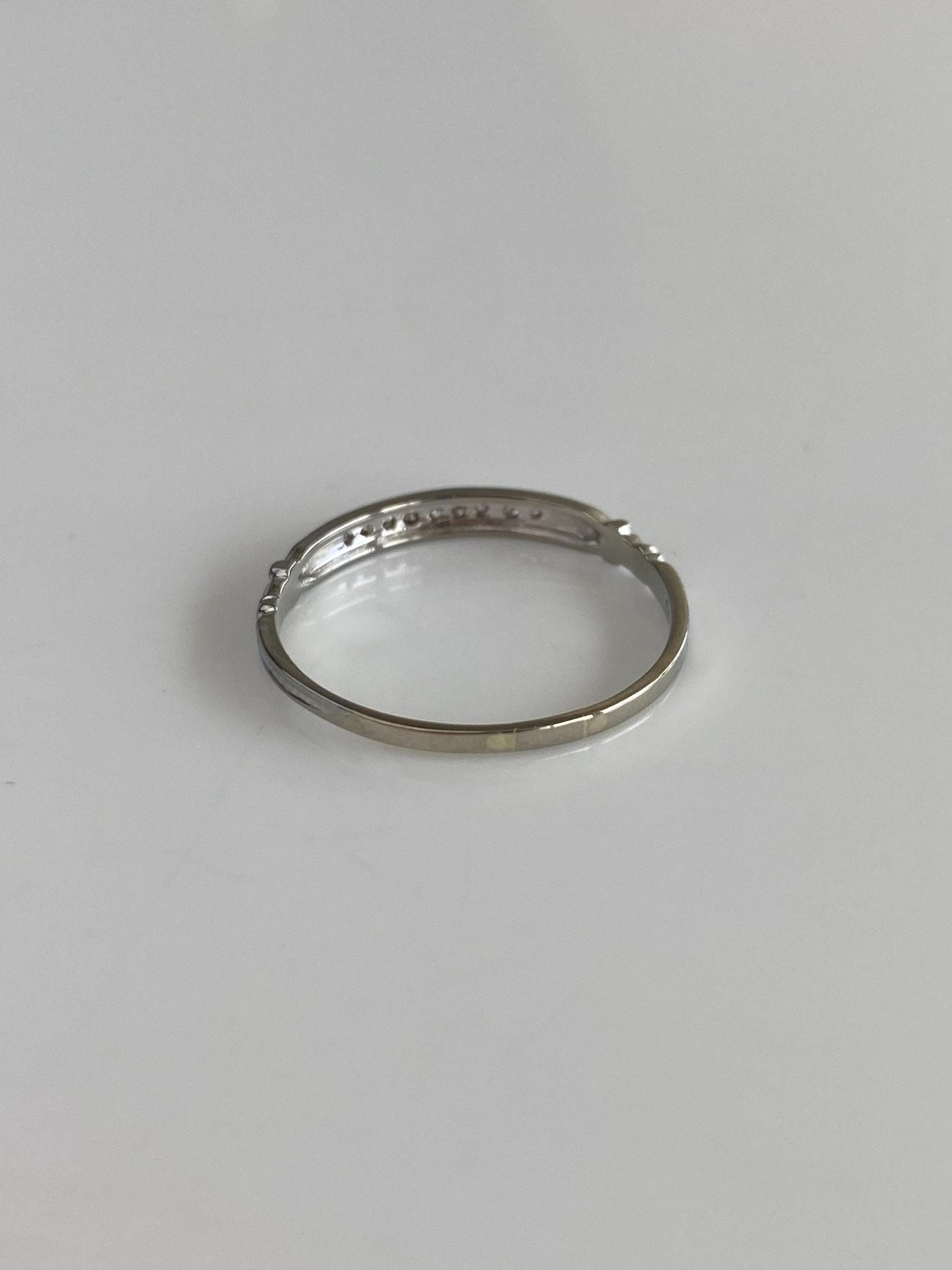 Vintage Solid 18k White Gold Diamond Ring Band - Size 7.75