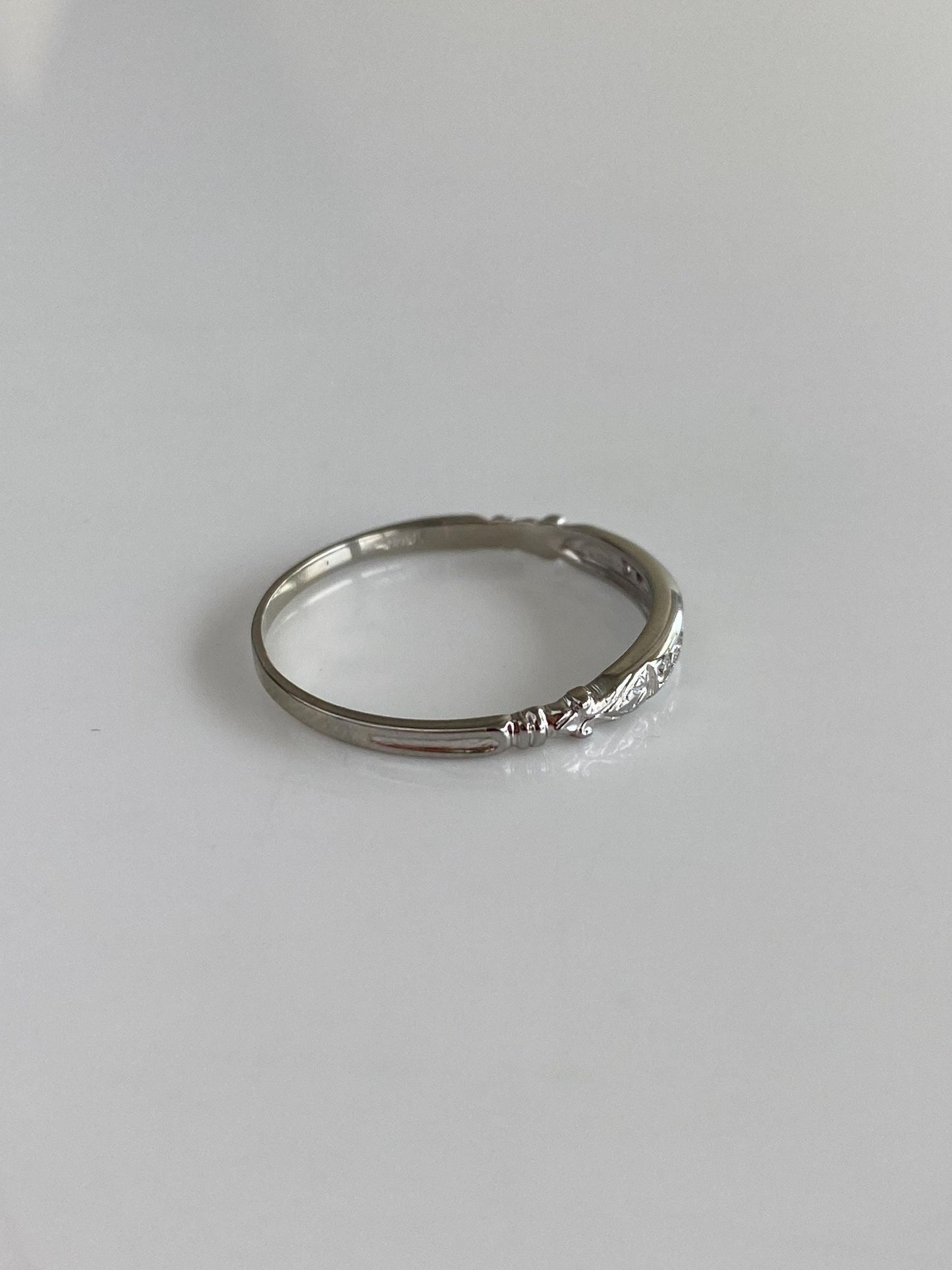 Vintage Solid 18k White Gold Diamond Ring Band - Size 7.75
