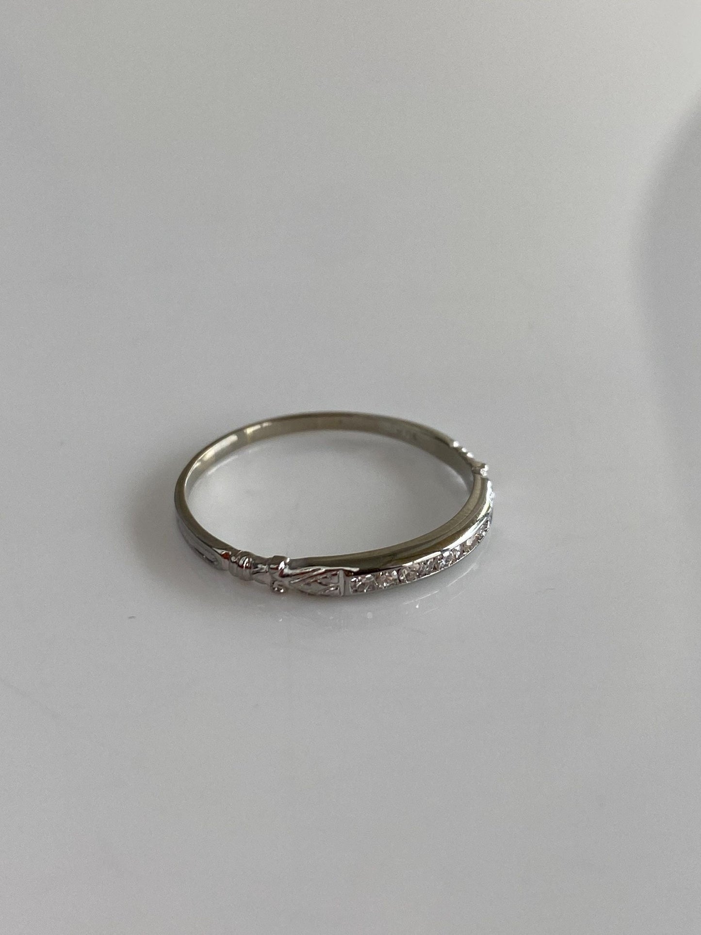 Vintage Solid 18k White Gold Diamond Ring Band - Size 7.75