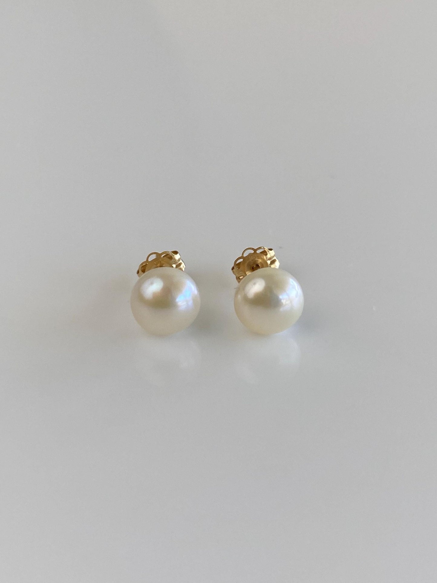 Vintage Solid 14k Yellow Gold Pearl Stud Earrings