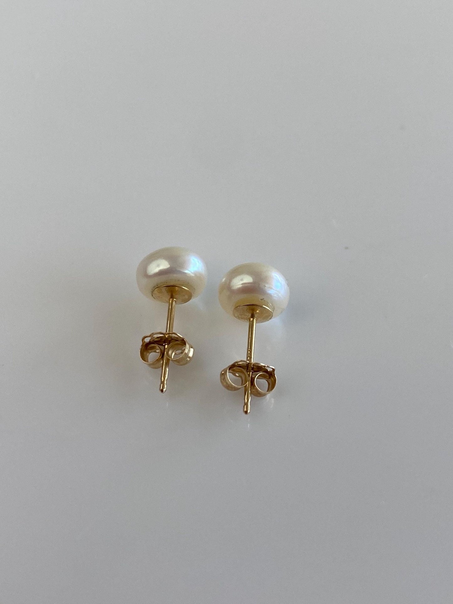 Vintage Solid 14k Yellow Gold Pearl Stud Earrings