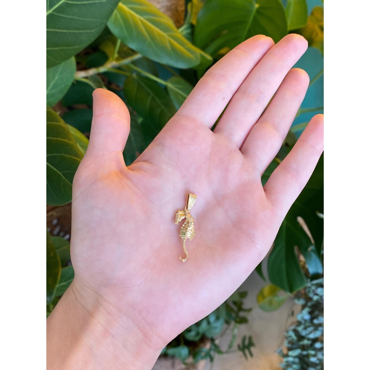 Vintage Solid 14k Yellow Gold Diamond Cut Seahorse Charm