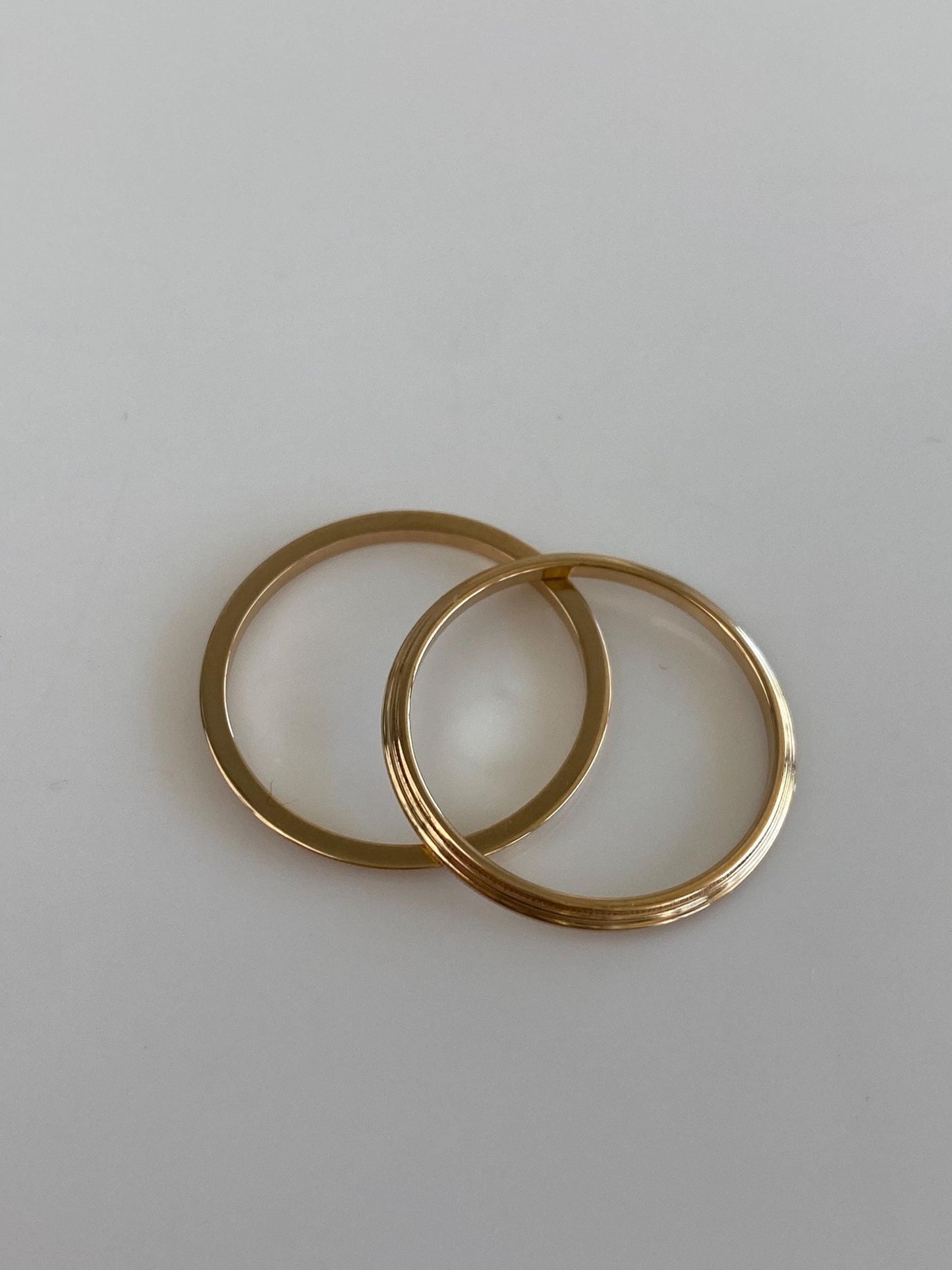 Vintage Solid 14k Yellow Gold Lined Beveled 2 Piece Ring Band - Size 7.25