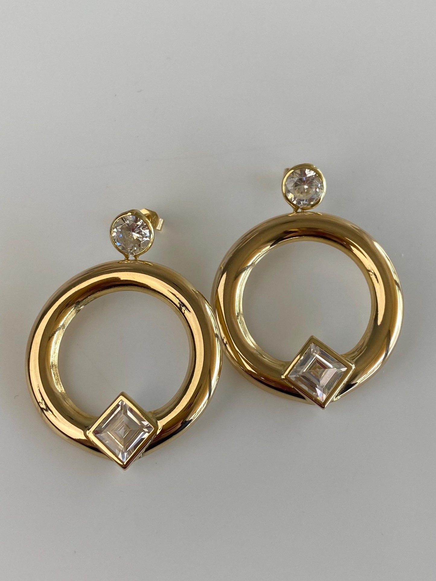 Vintage Solid 18k Yellow Gold Clear Cubic Zirconia Hoop Dangle Stud Earrings
