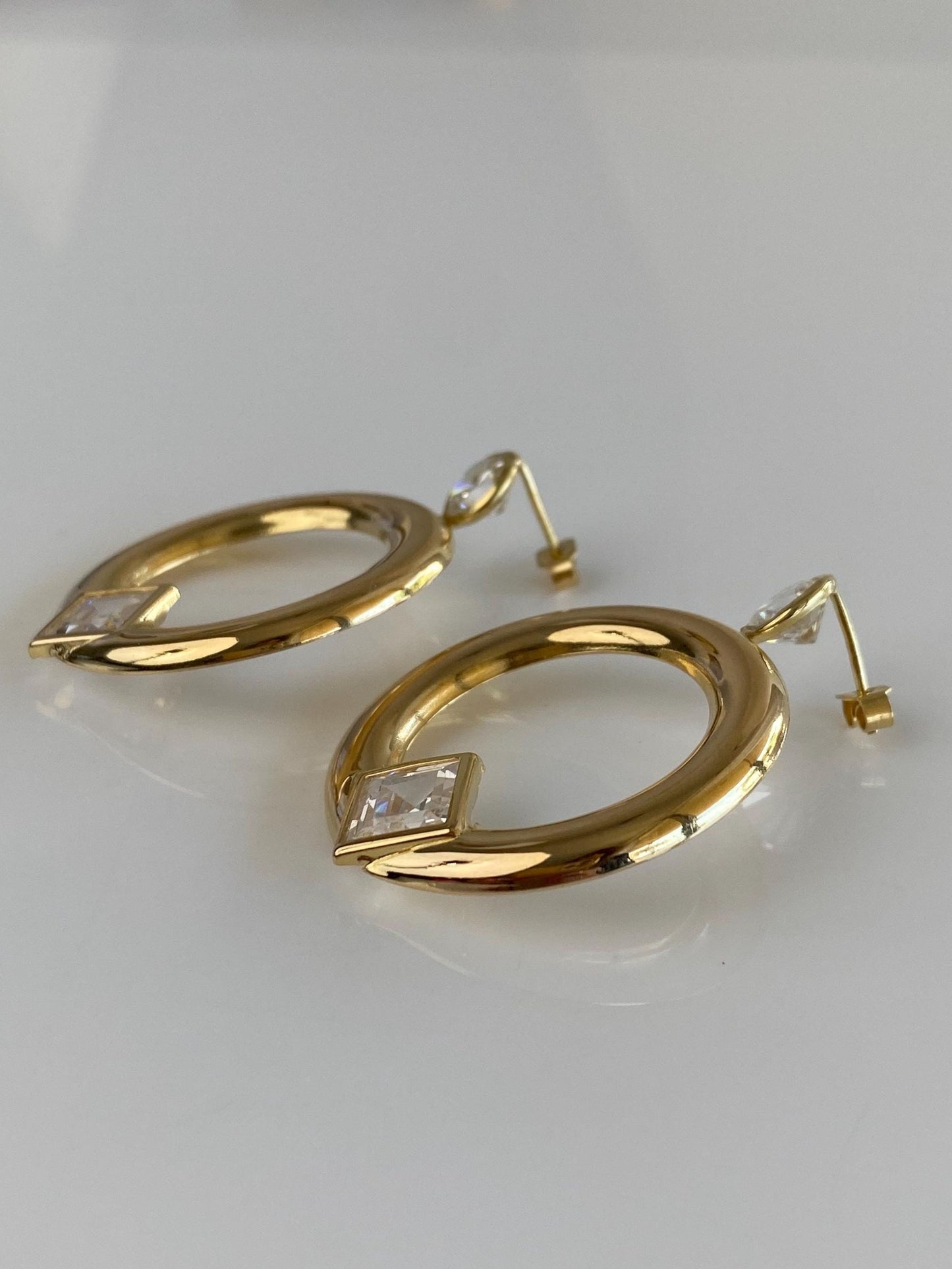 Vintage Solid 18k Yellow Gold Clear Cubic Zirconia Hoop Dangle Stud Earrings