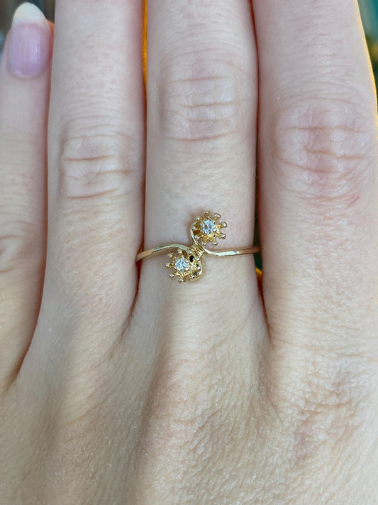 Vintage Solid 14k Yellow Gold Diamond Flowers Twist Ring - Size 7.5