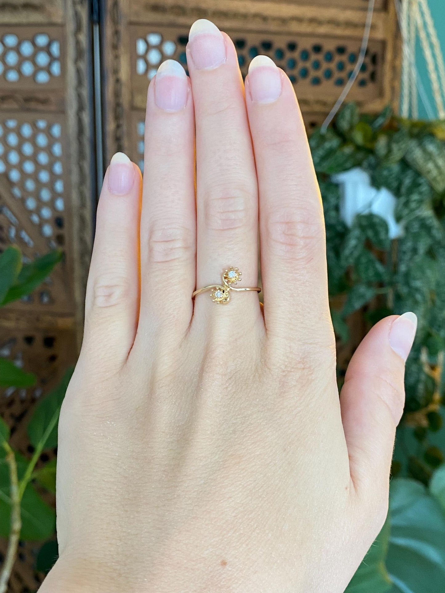 Vintage Solid 14k Yellow Gold Diamond Flowers Twist Ring - Size 7.5