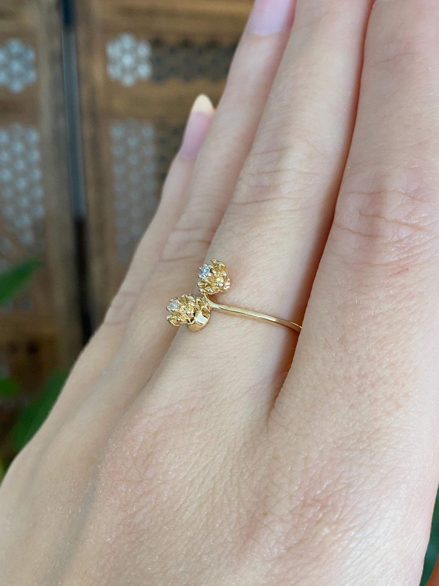 Vintage Solid 14k Yellow Gold Diamond Flowers Twist Ring - Size 7.5