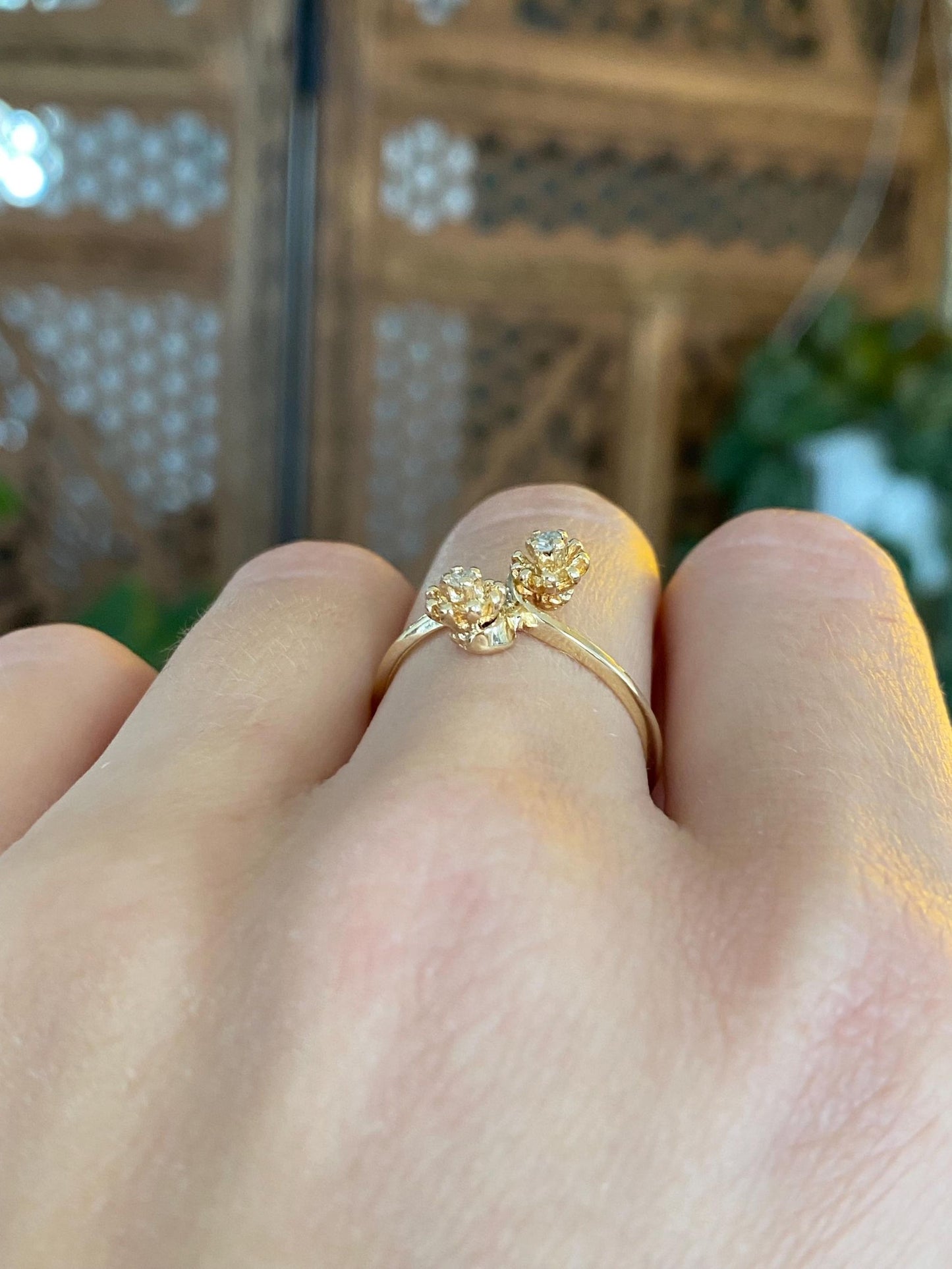 Vintage Solid 14k Yellow Gold Diamond Flowers Twist Ring - Size 7.5