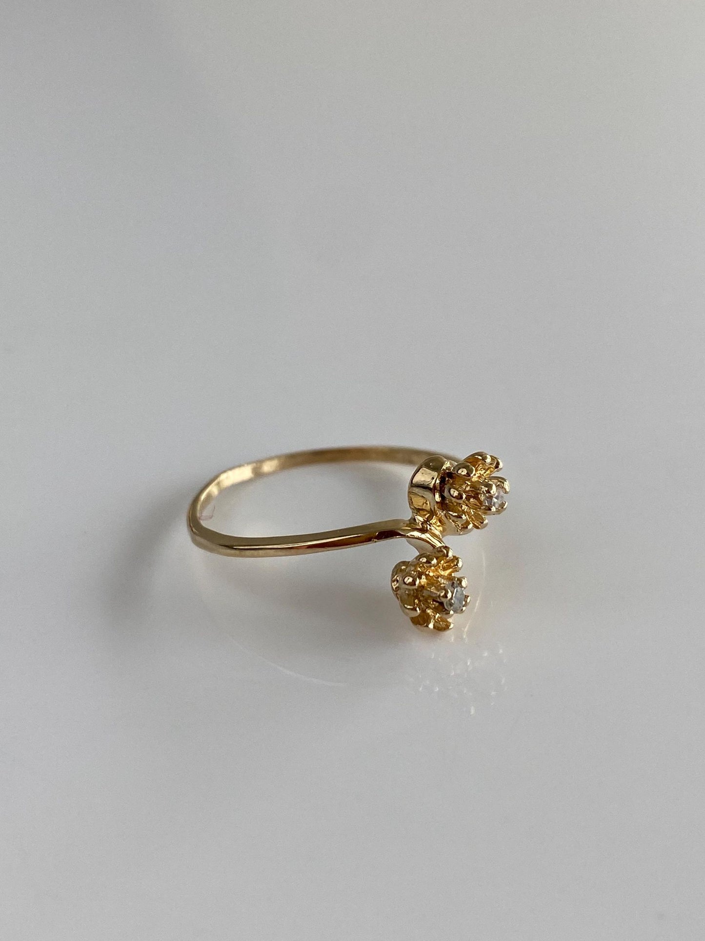 Vintage Solid 14k Yellow Gold Diamond Flowers Twist Ring - Size 7.5