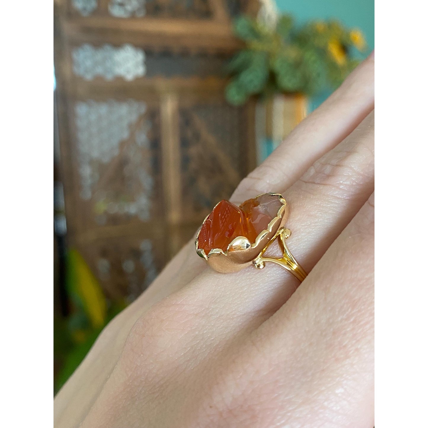 Vintage Solid 14k Yellow Gold Carved Agate Ring - Size 4.75