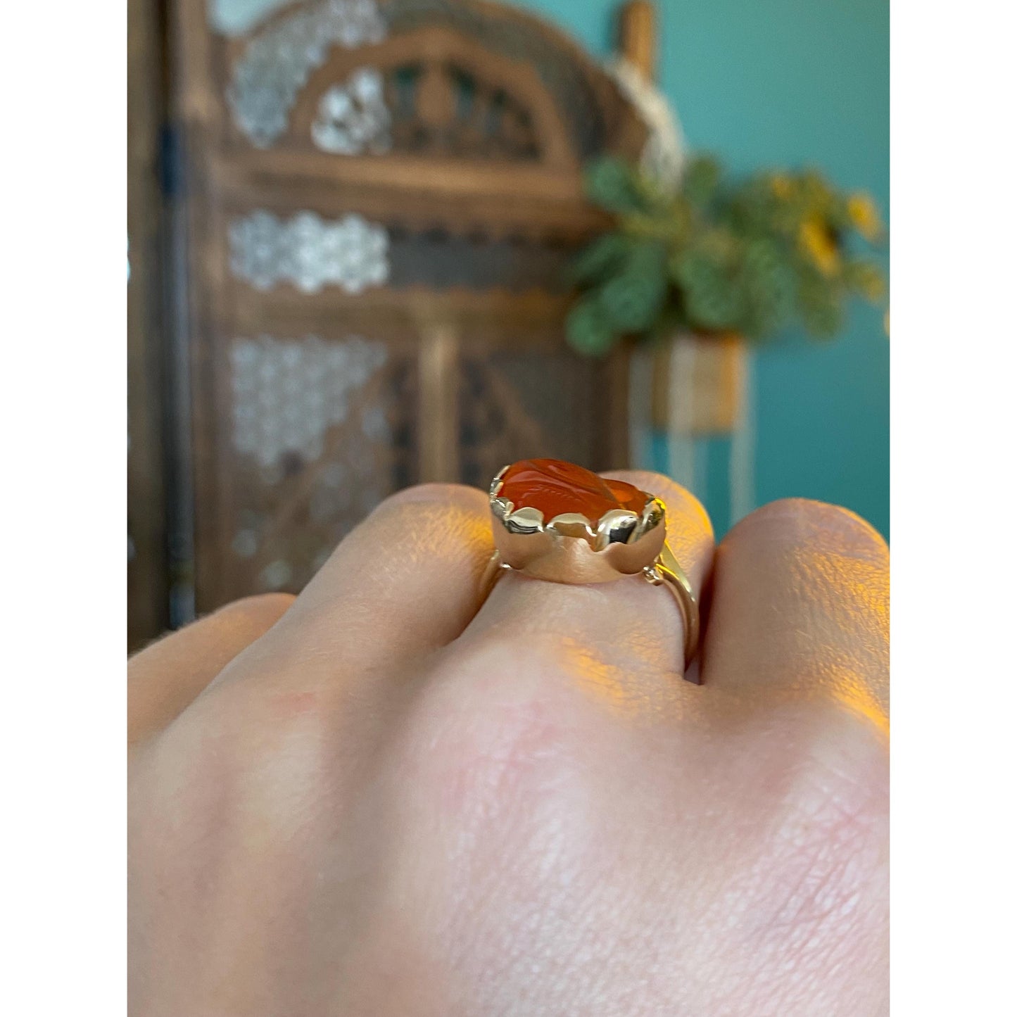 Vintage Solid 14k Yellow Gold Carved Agate Ring - Size 4.75