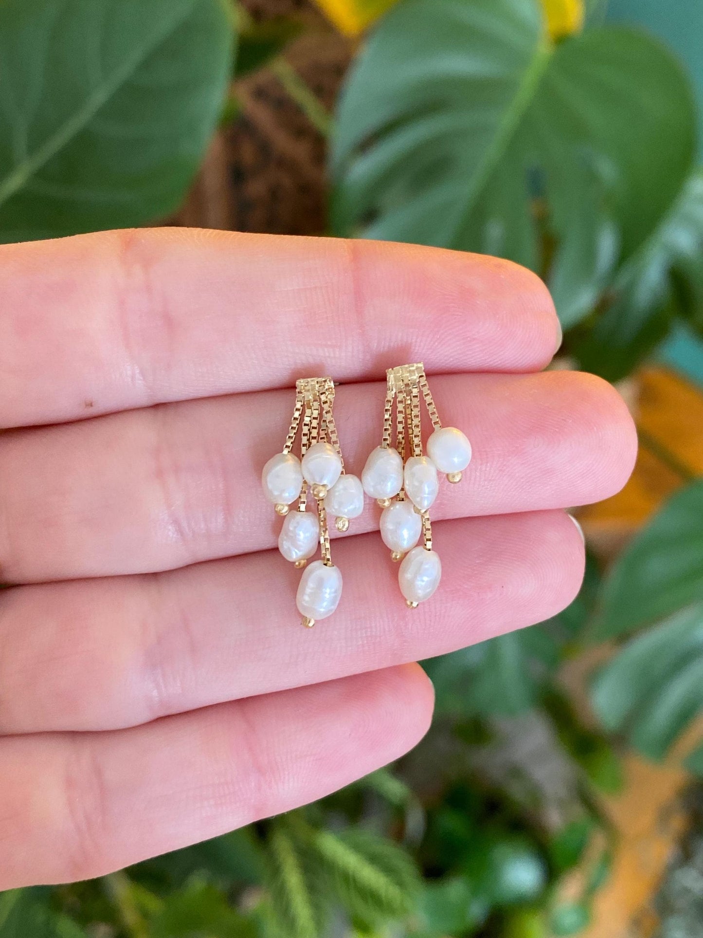 Vintage Solid 14k Yellow Gold Pearl Box Chain Fringe Dangle Stud Earrings