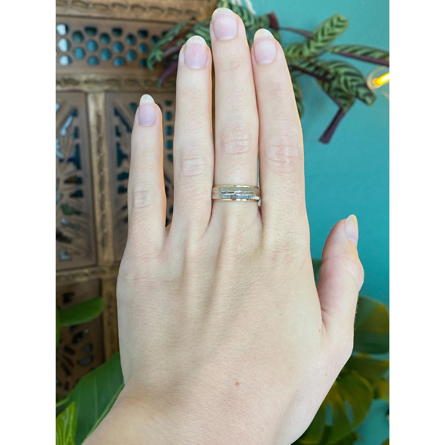 Vintage Solid 14k White & Yellow Gold Diamond Cut Ring Band - Size 7.25