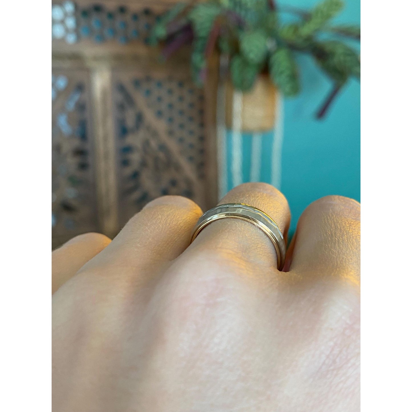 Vintage Solid 14k White & Yellow Gold Diamond Cut Ring Band - Size 7.25