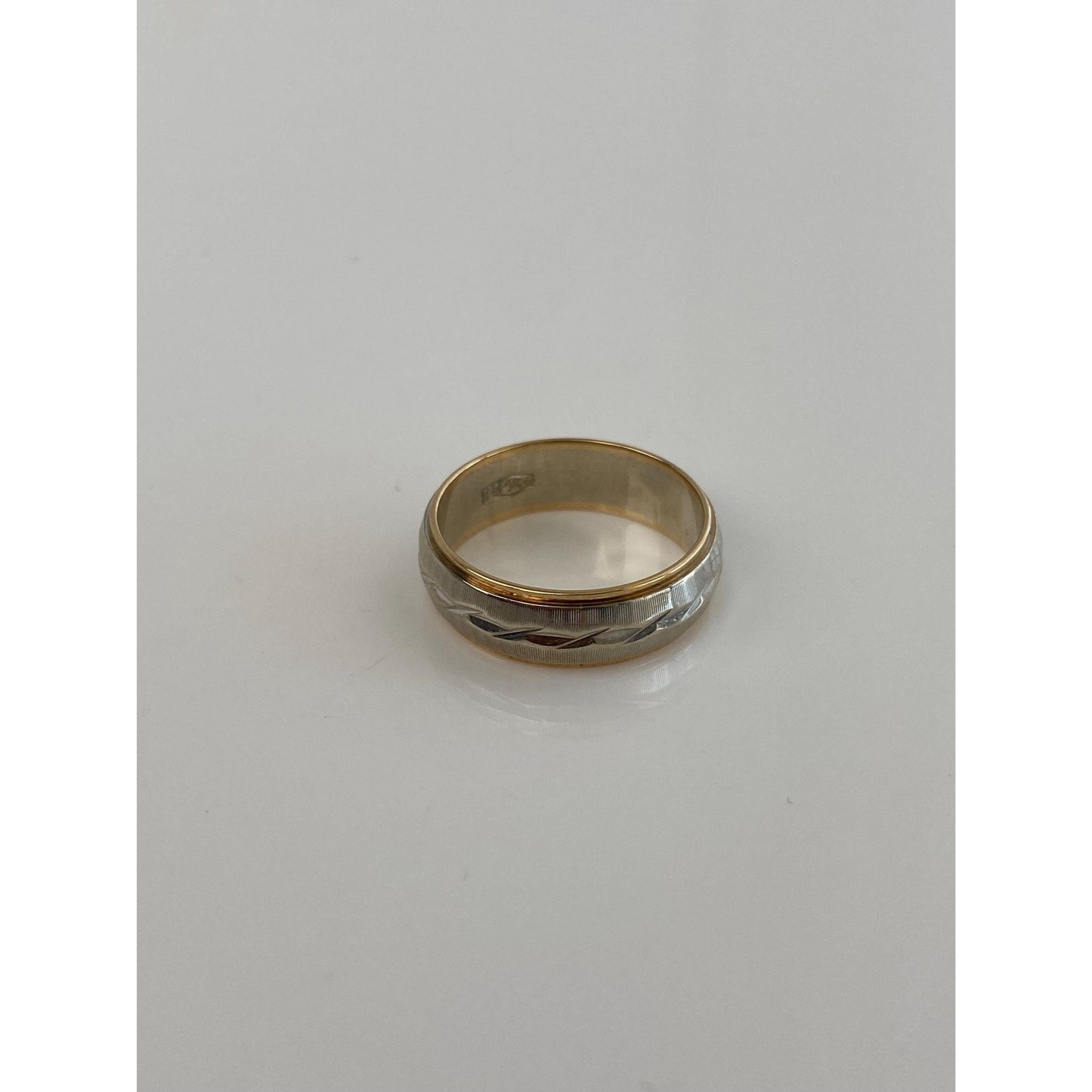 Vintage Solid 14k White & Yellow Gold Diamond Cut Ring Band - Size 7.25