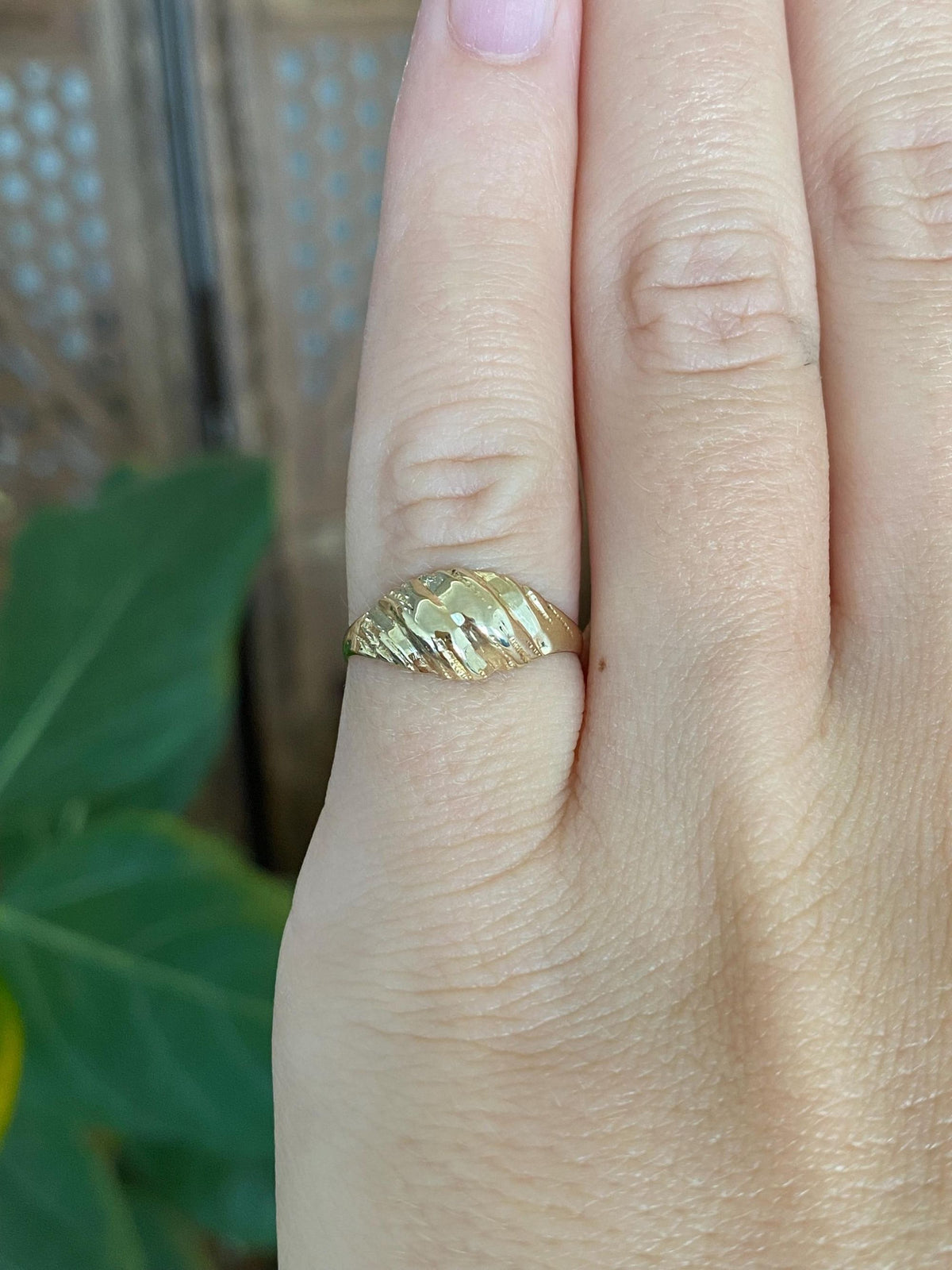 Solid 14k Yellow Gold Scalloped Style Ring - Size 4.75