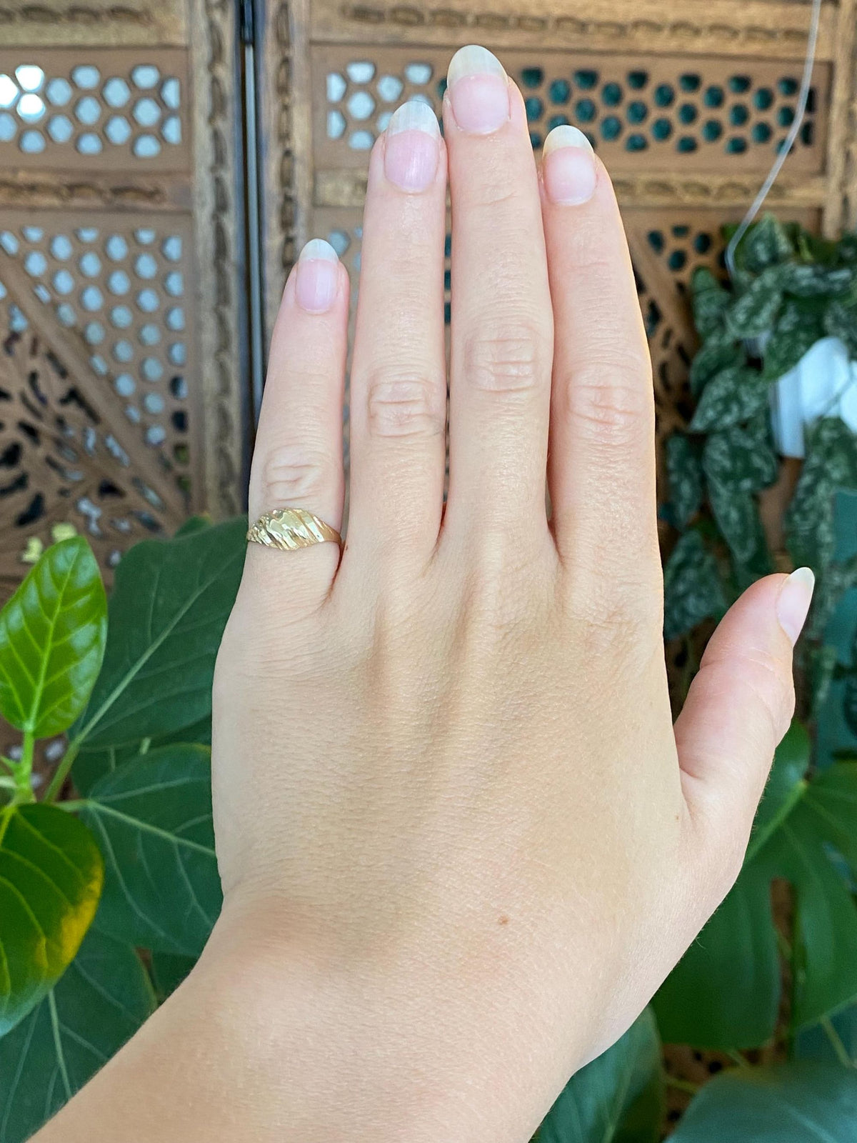 Solid 14k Yellow Gold Scalloped Style Ring - Size 4.75